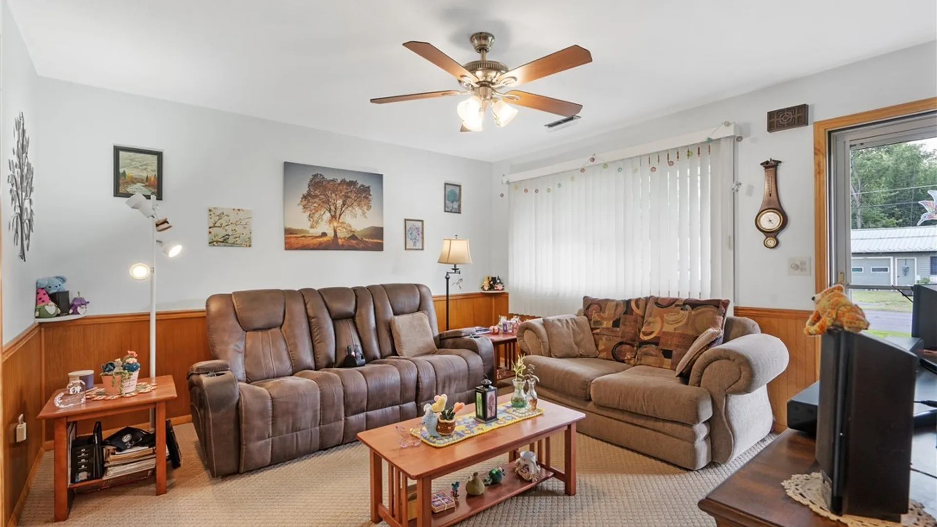 Property at 7903 Eisenhower Boulevard, Cicero, NY 13030 4