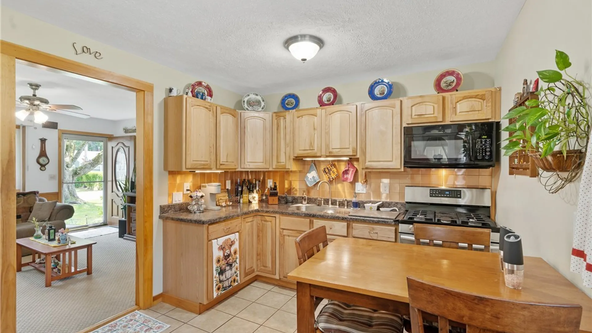 Property at 7903 Eisenhower Boulevard, Cicero, NY 13030 6