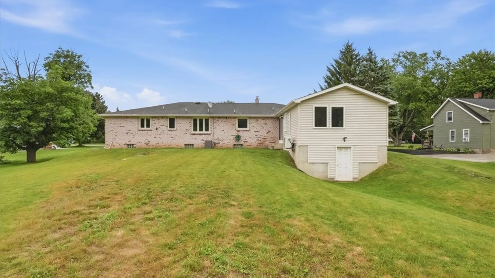 Property at 4130 Ransom Road, Clarence, NY 14031 5