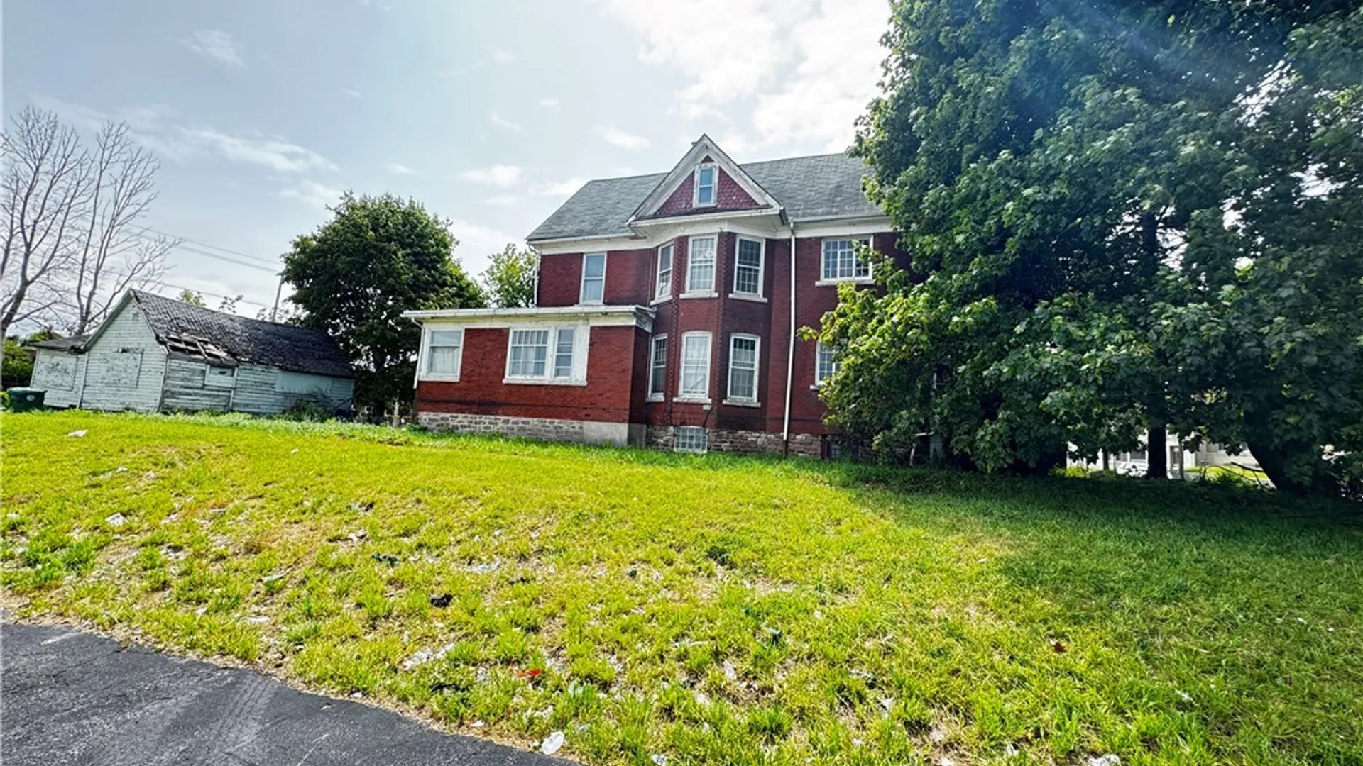 Property at 635 13th Street, Niagara Falls, NY 14301 5