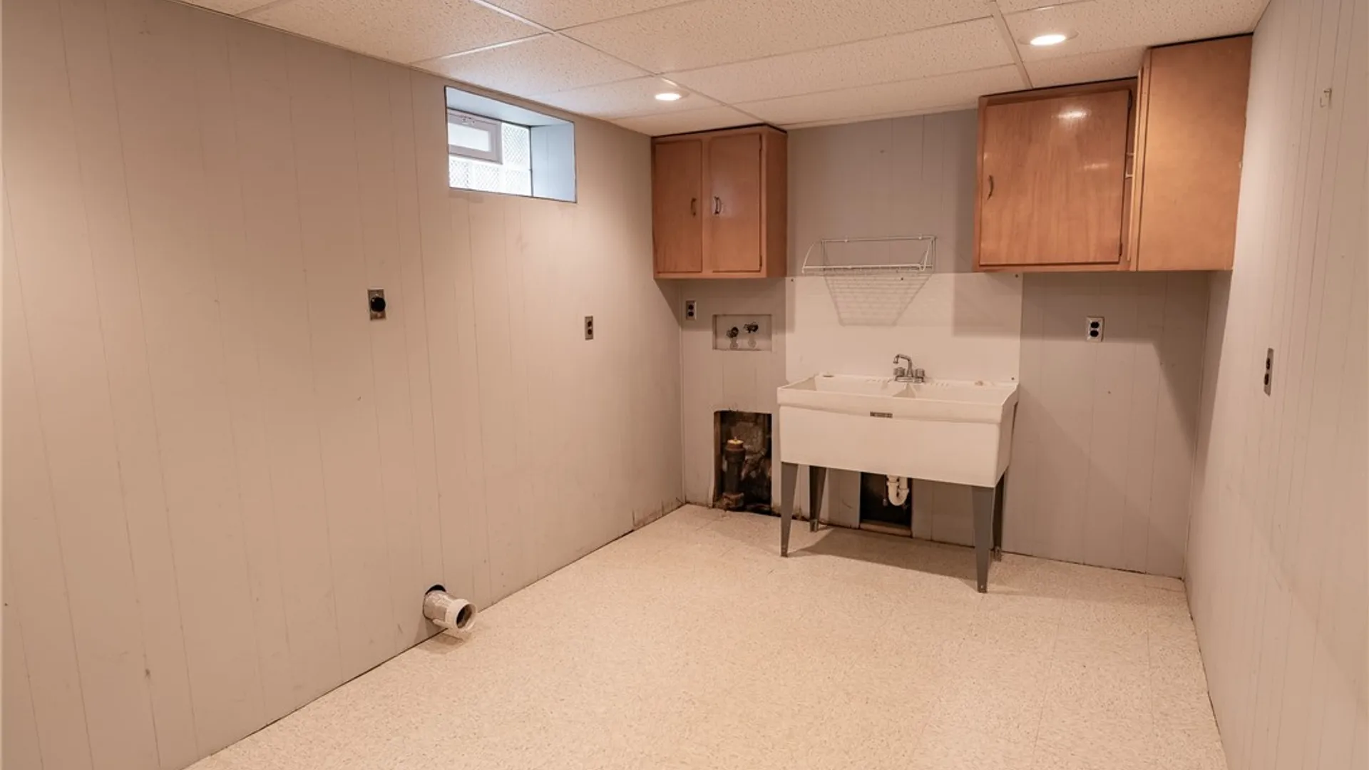 Property at 196 Youngs Ave, Gates, NY 14606 30