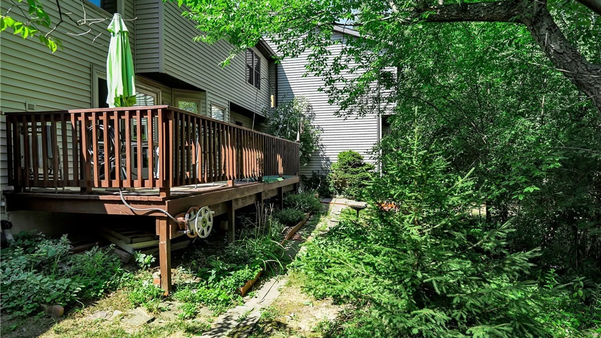Property at 15 In The Woods Lane, West Seneca, NY 14224 5