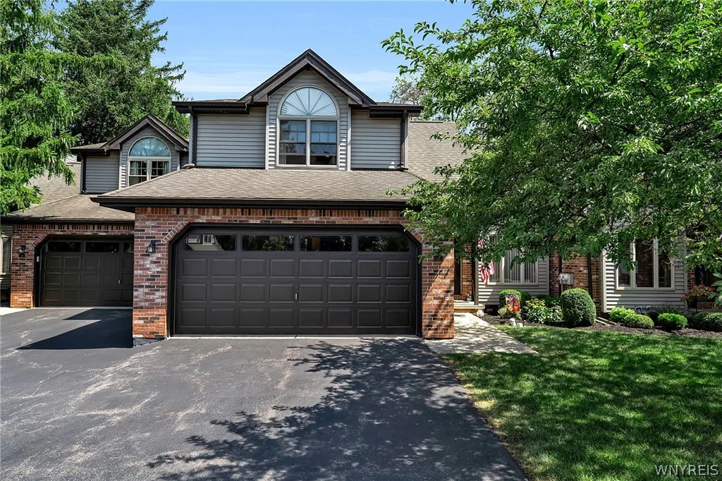 Property at 15 In The Woods Lane, West Seneca, NY 14224