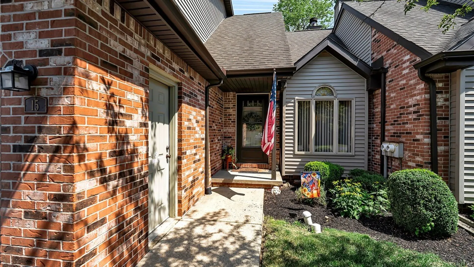 Property at 15 In The Woods Lane, West Seneca, NY 14224 3