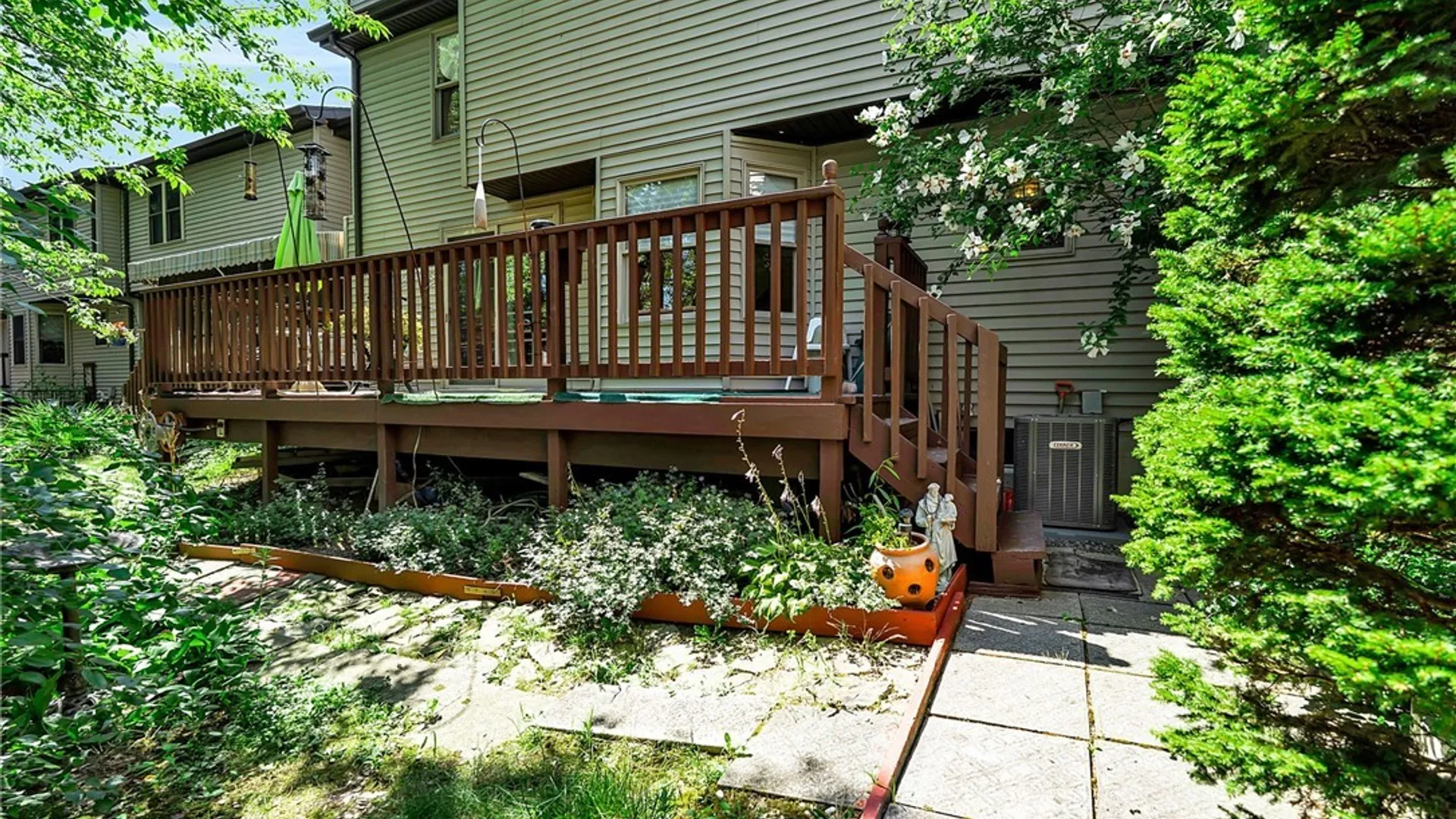 Property at 15 In The Woods Lane, West Seneca, NY 14224 40