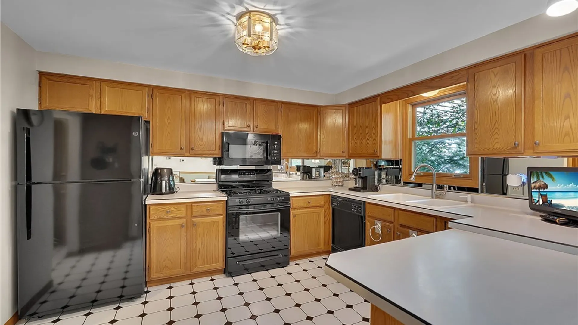 Property at 15 In The Woods Lane, West Seneca, NY 14224 16