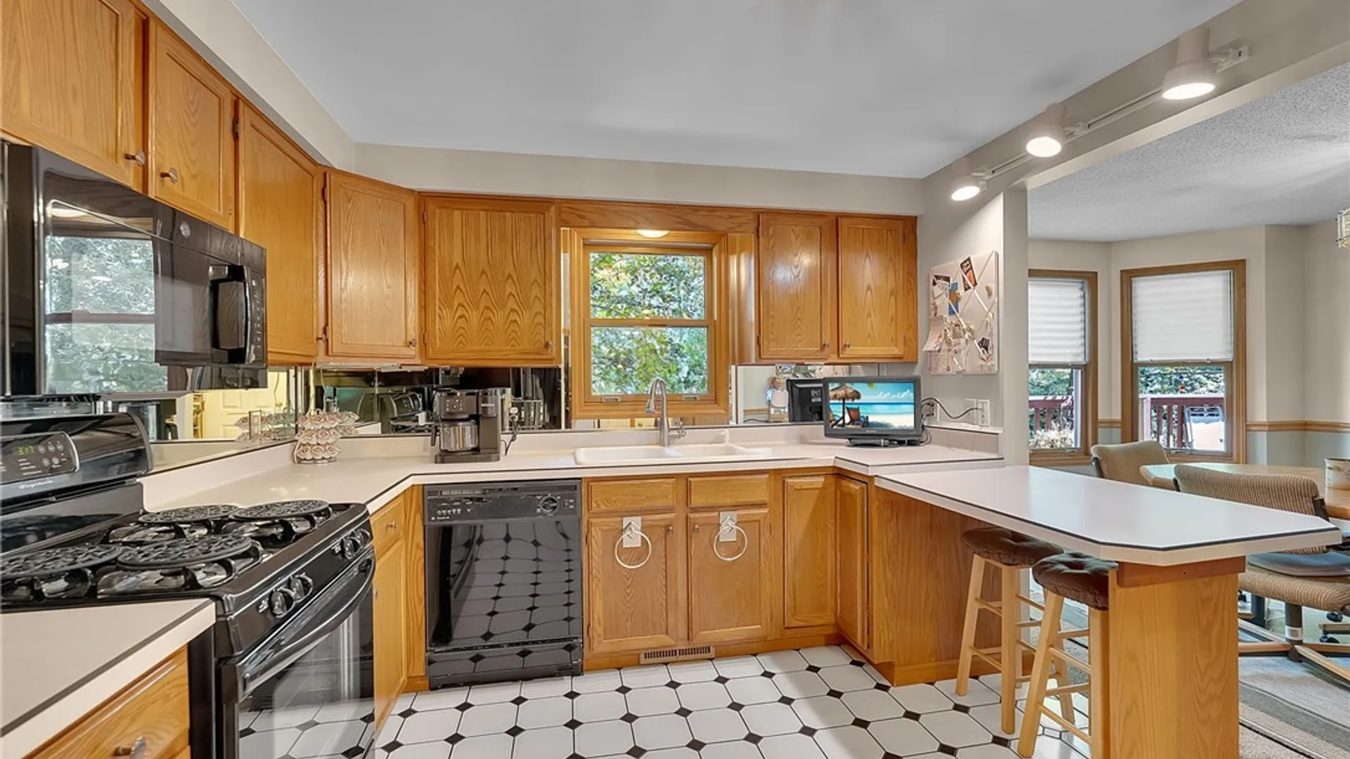Property at 15 In The Woods Lane, West Seneca, NY 14224 18