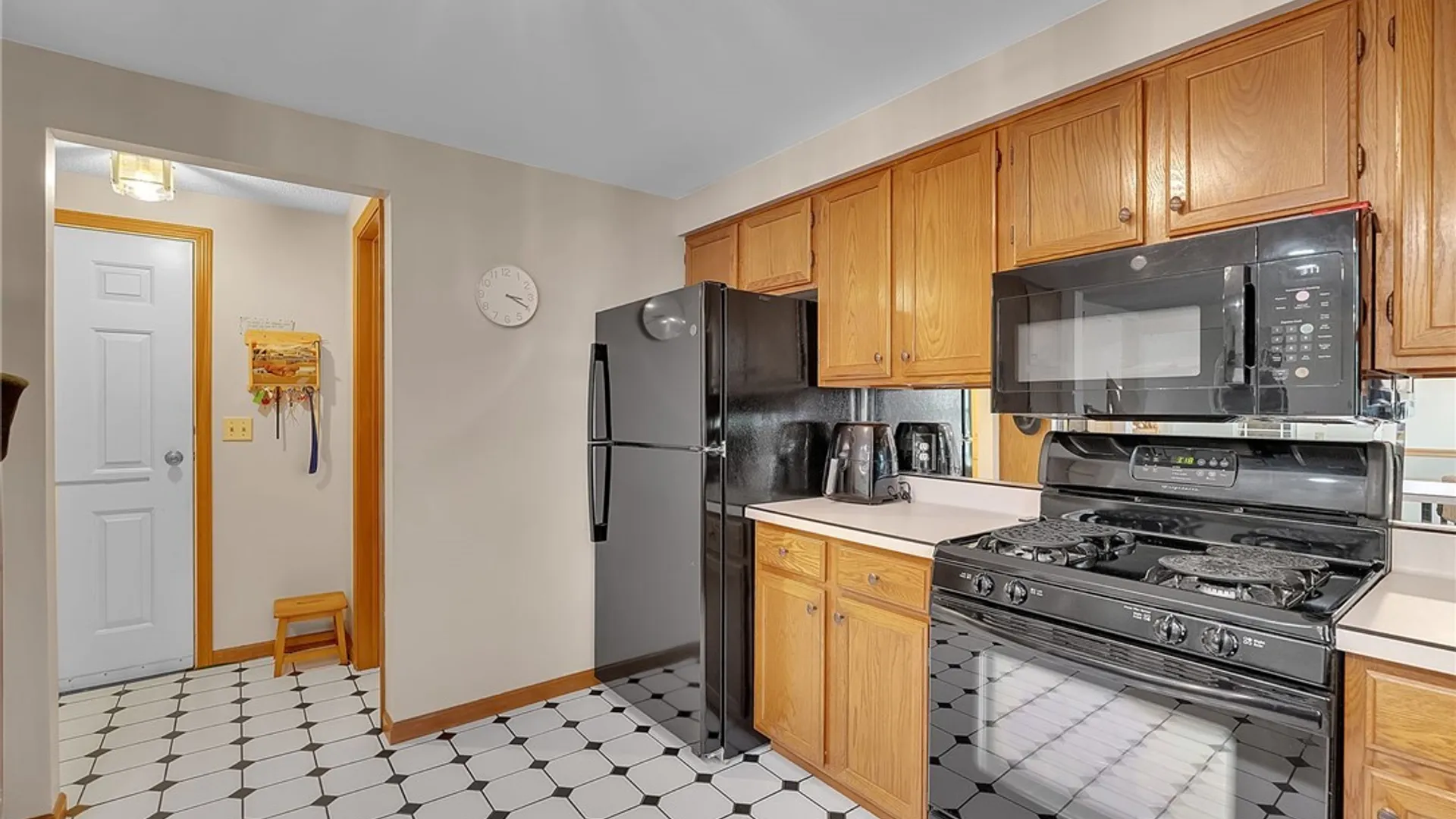 Property at 15 In The Woods Lane, West Seneca, NY 14224 19