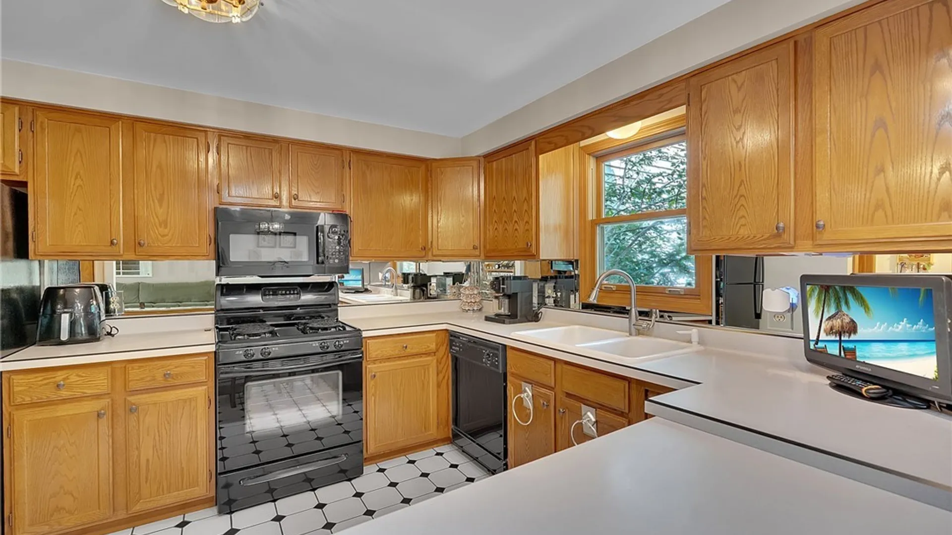 Property at 15 In The Woods Lane, West Seneca, NY 14224 21
