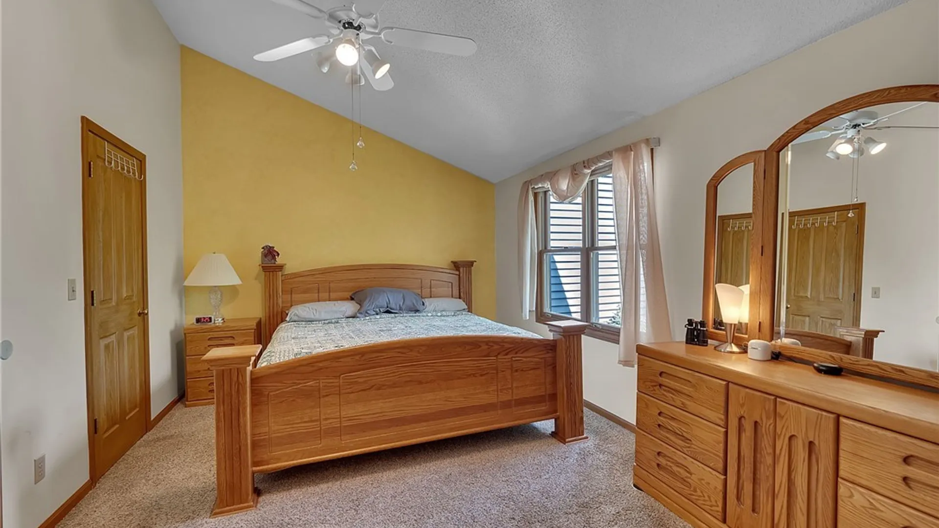 Property at 15 In The Woods Lane, West Seneca, NY 14224 24