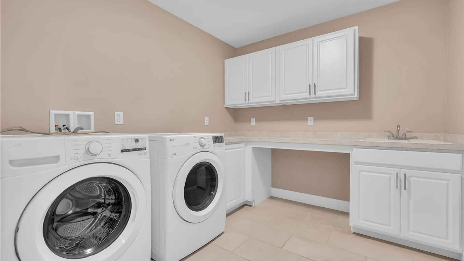 Property at 6021 Wexford Manor, Clarence, NY 14032 34