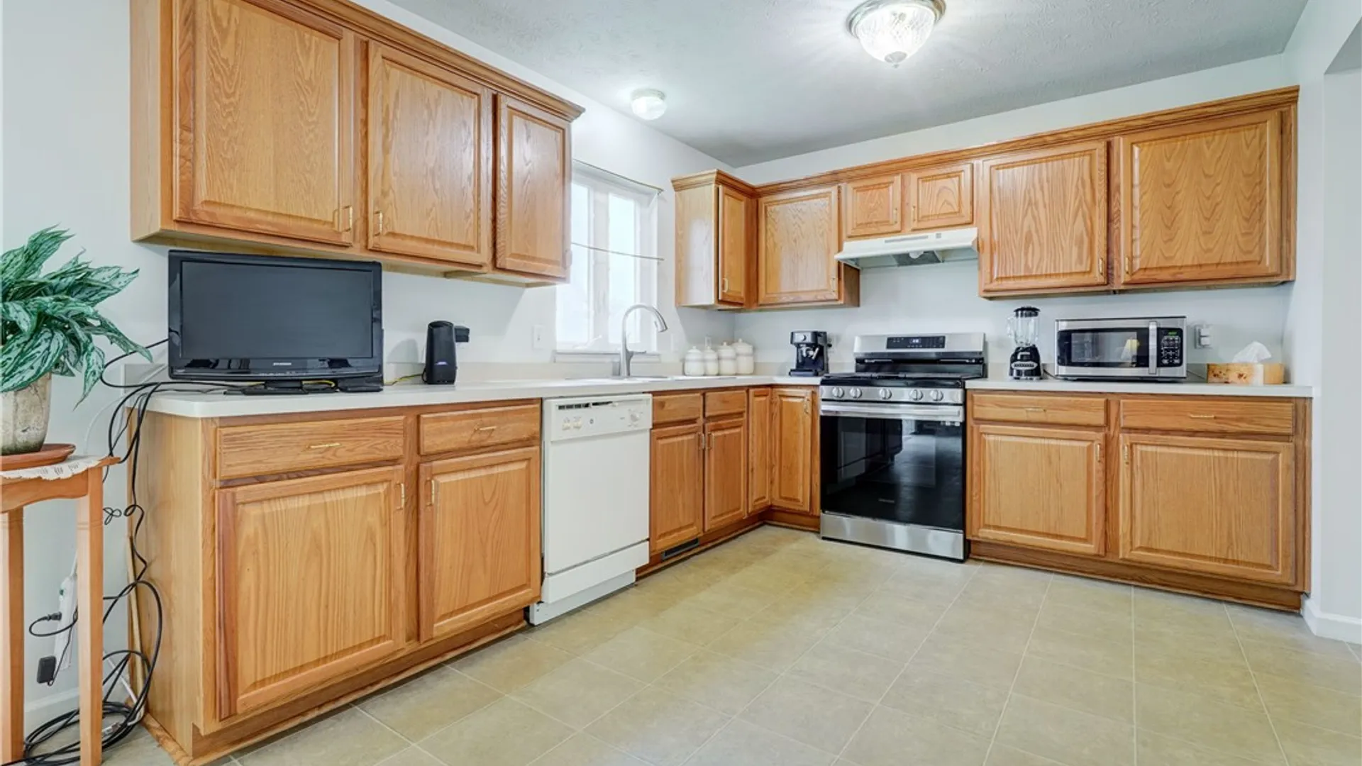 Property at 46 Aston Villa, Chili, NY 14514 20