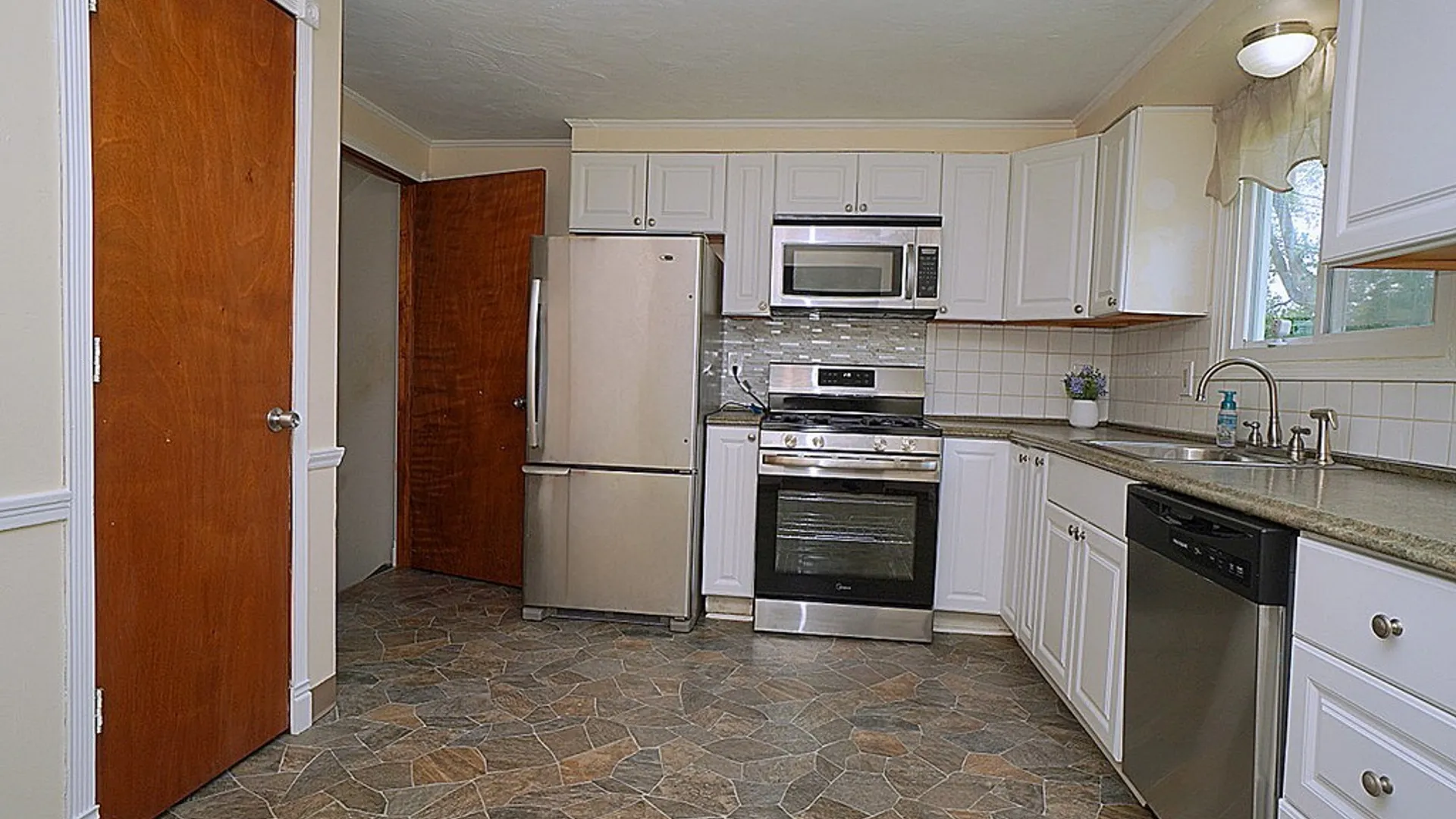 Property at 204 Glenhaven Drive, Amherst, NY 14228 7