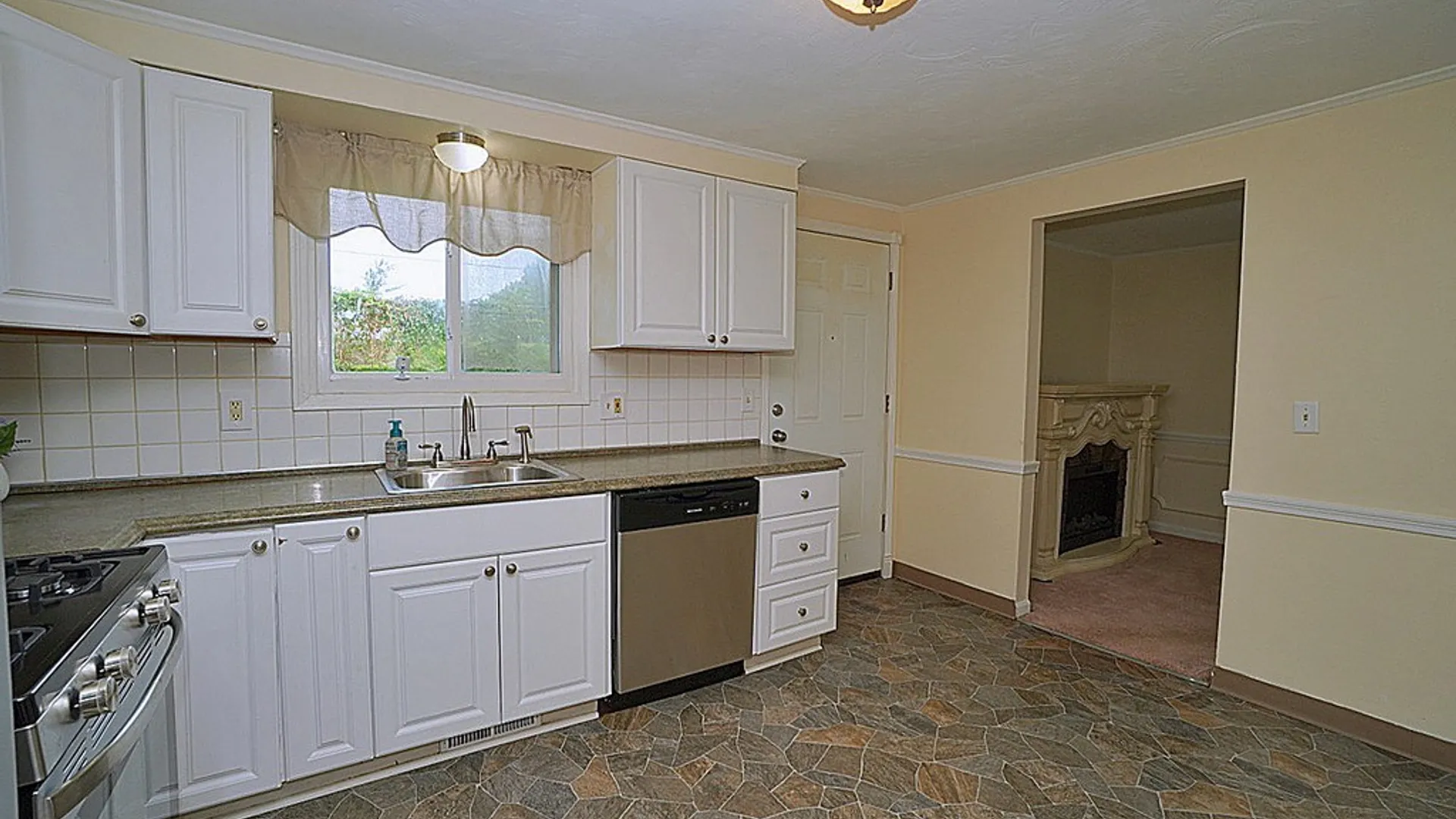 Property at 204 Glenhaven Drive, Amherst, NY 14228 8