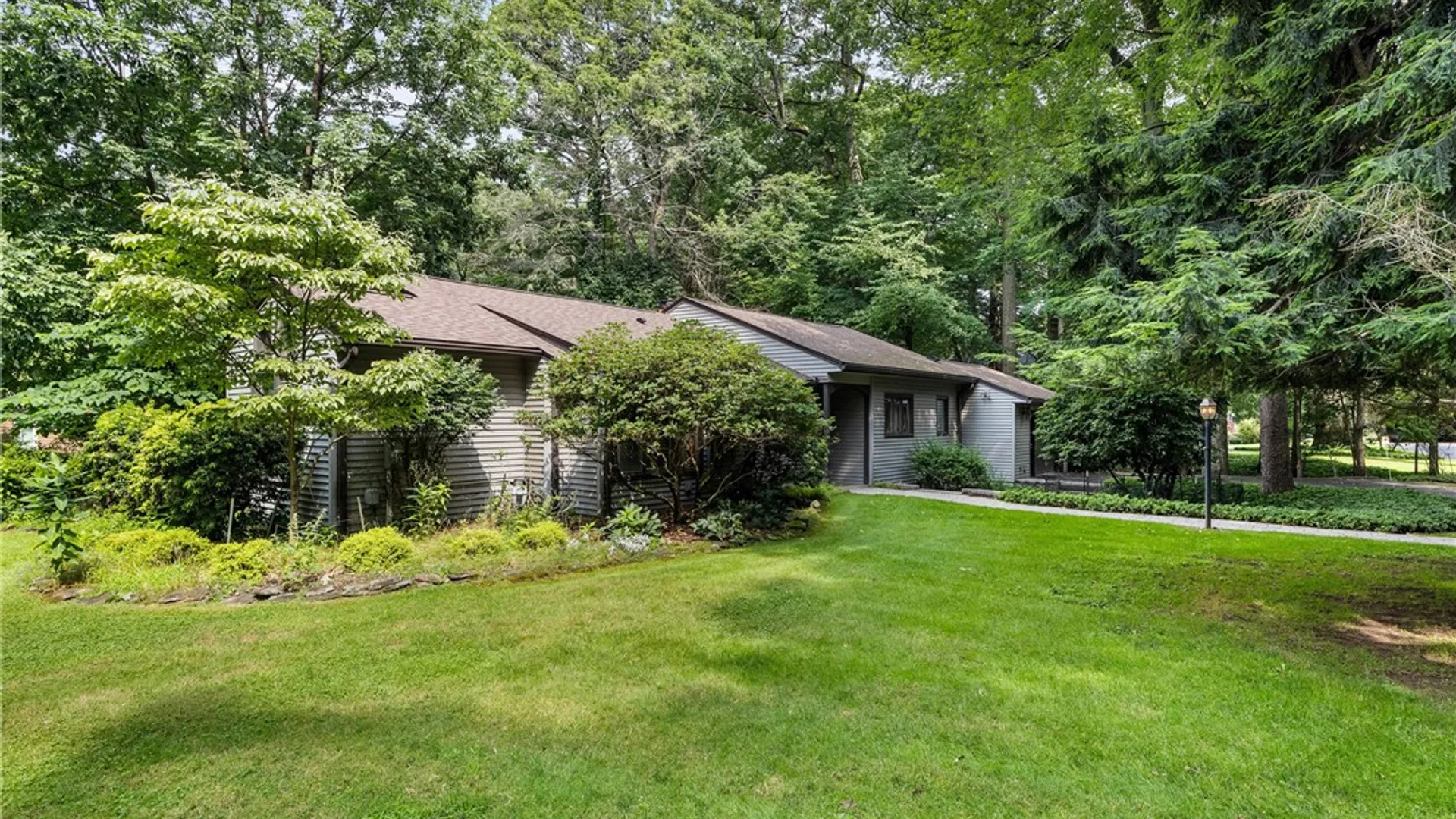 Property at 354 Oakridge Drive, Irondequoit, NY 14617 4