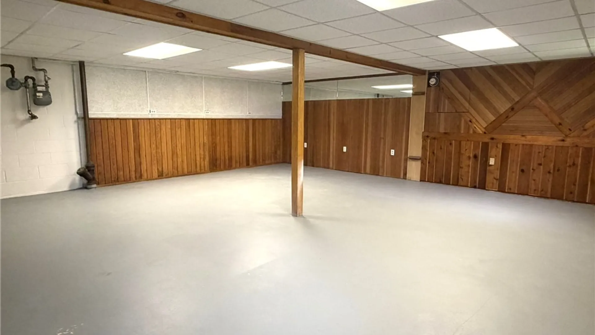 Property at 1562 Ridge Road, Webster, NY 14580 25