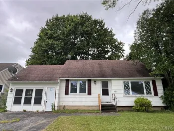 Property at 102 S Manor Drive, Manlius, NY 13057