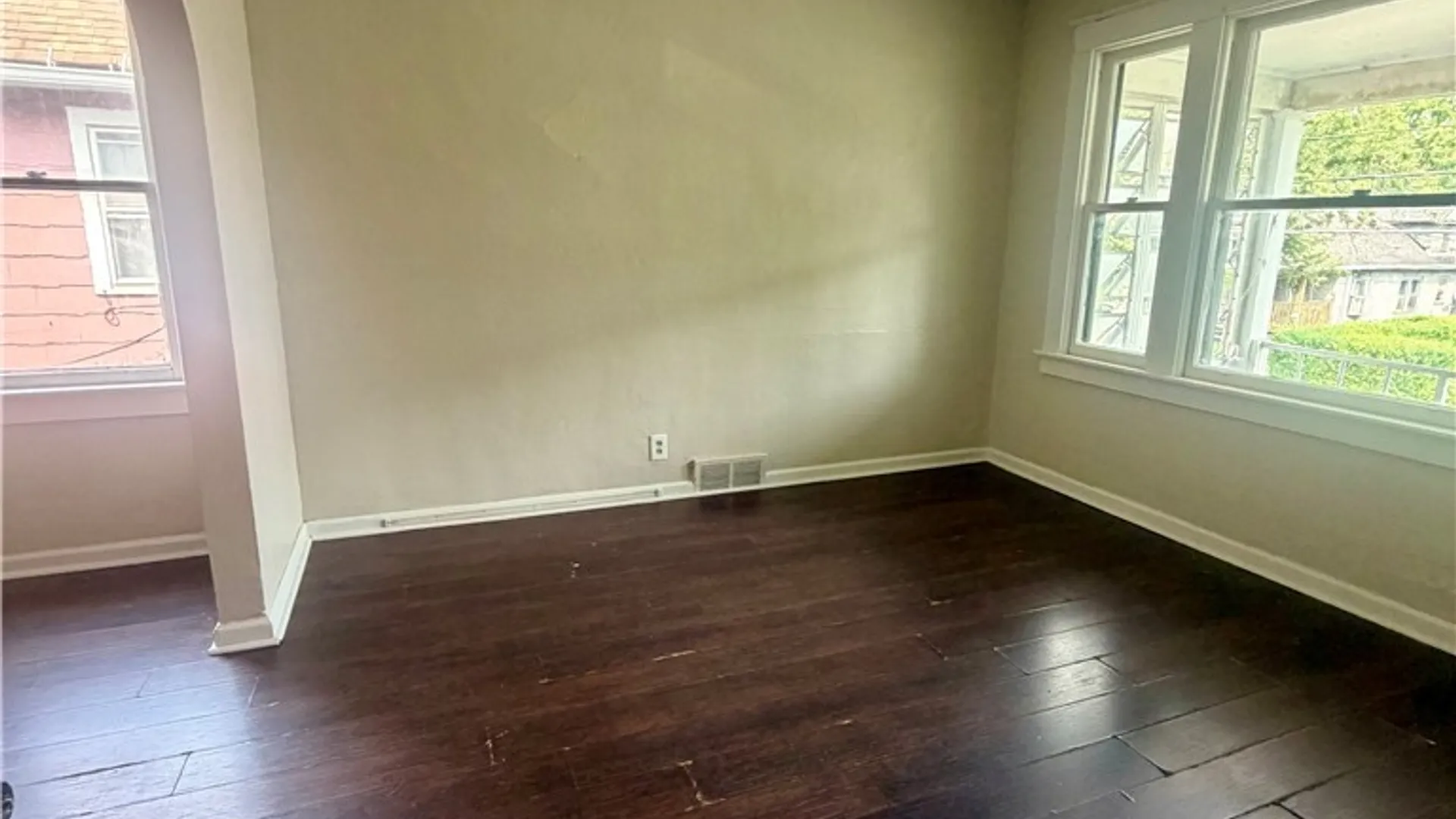 Property at 2237 Ontario Avenue, Niagara Falls, NY 14305 4