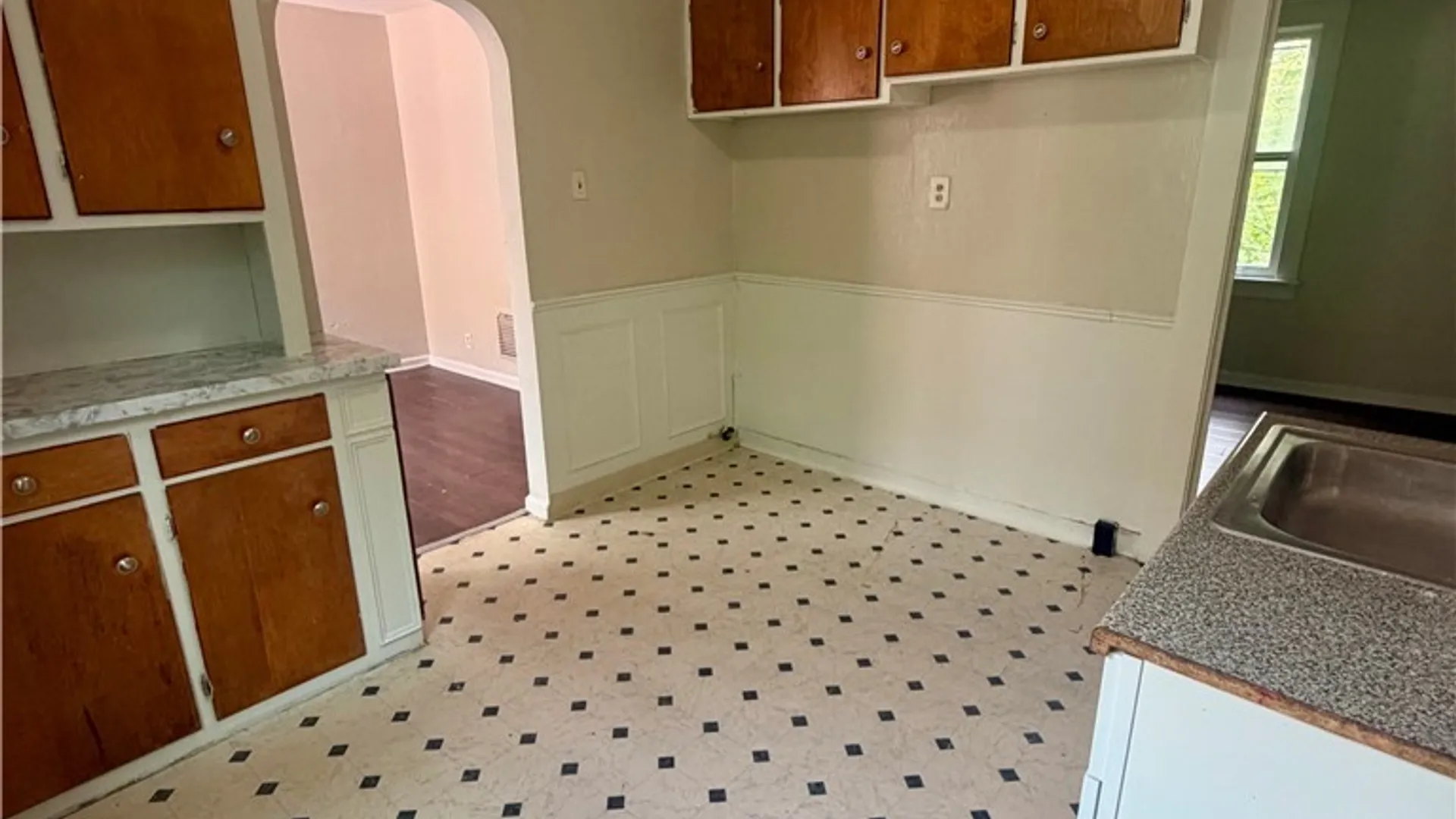 Property at 2237 Ontario Avenue, Niagara Falls, NY 14305 9