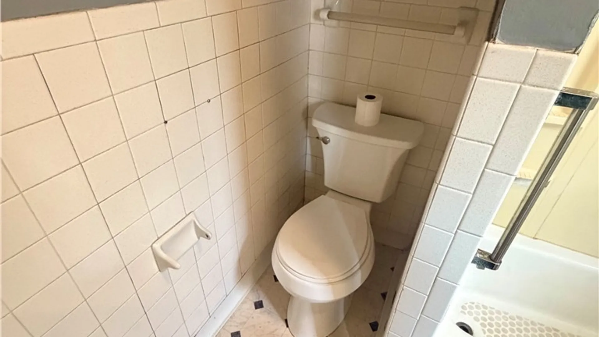 Property at 2237 Ontario Avenue, Niagara Falls, NY 14305 15