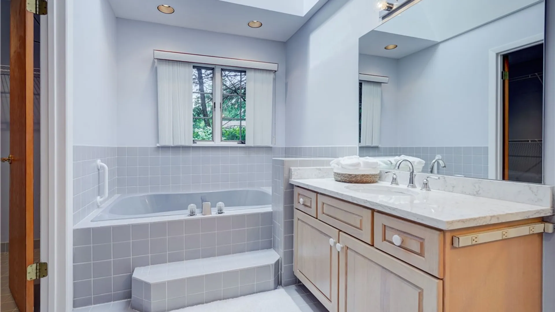 Property at 5 Glen Cannon, Pittsford, NY 14534 33