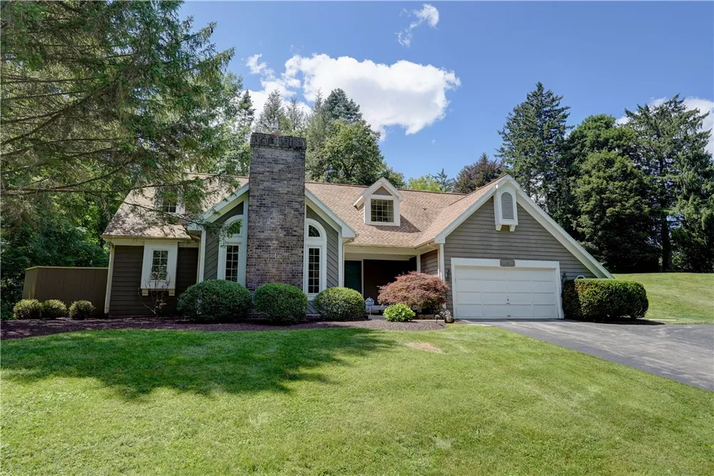 Property at 5 Glen Cannon, Pittsford, NY 14534