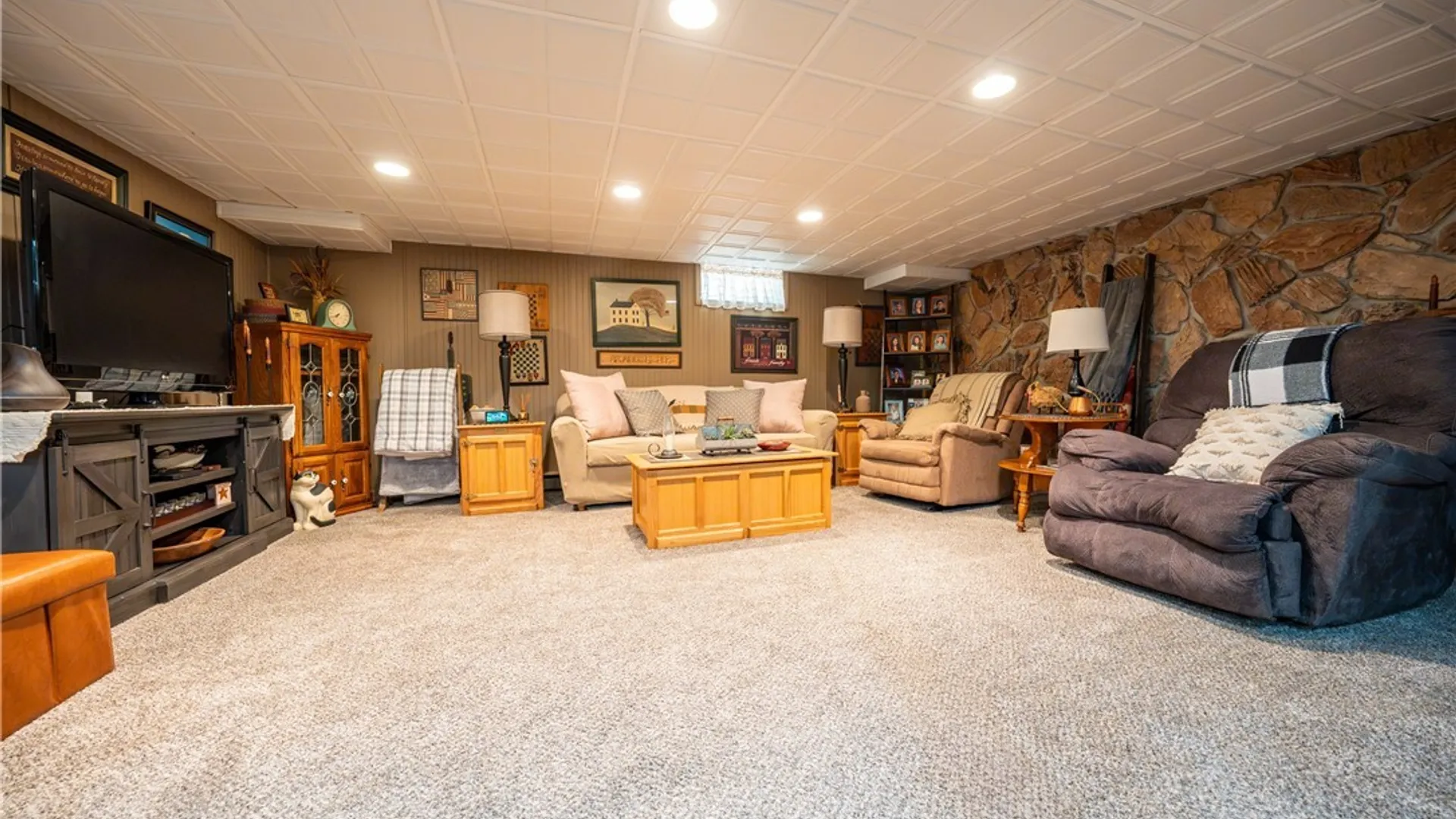 Property at 945 Mineral Springs Road, West Seneca, NY 14224 34