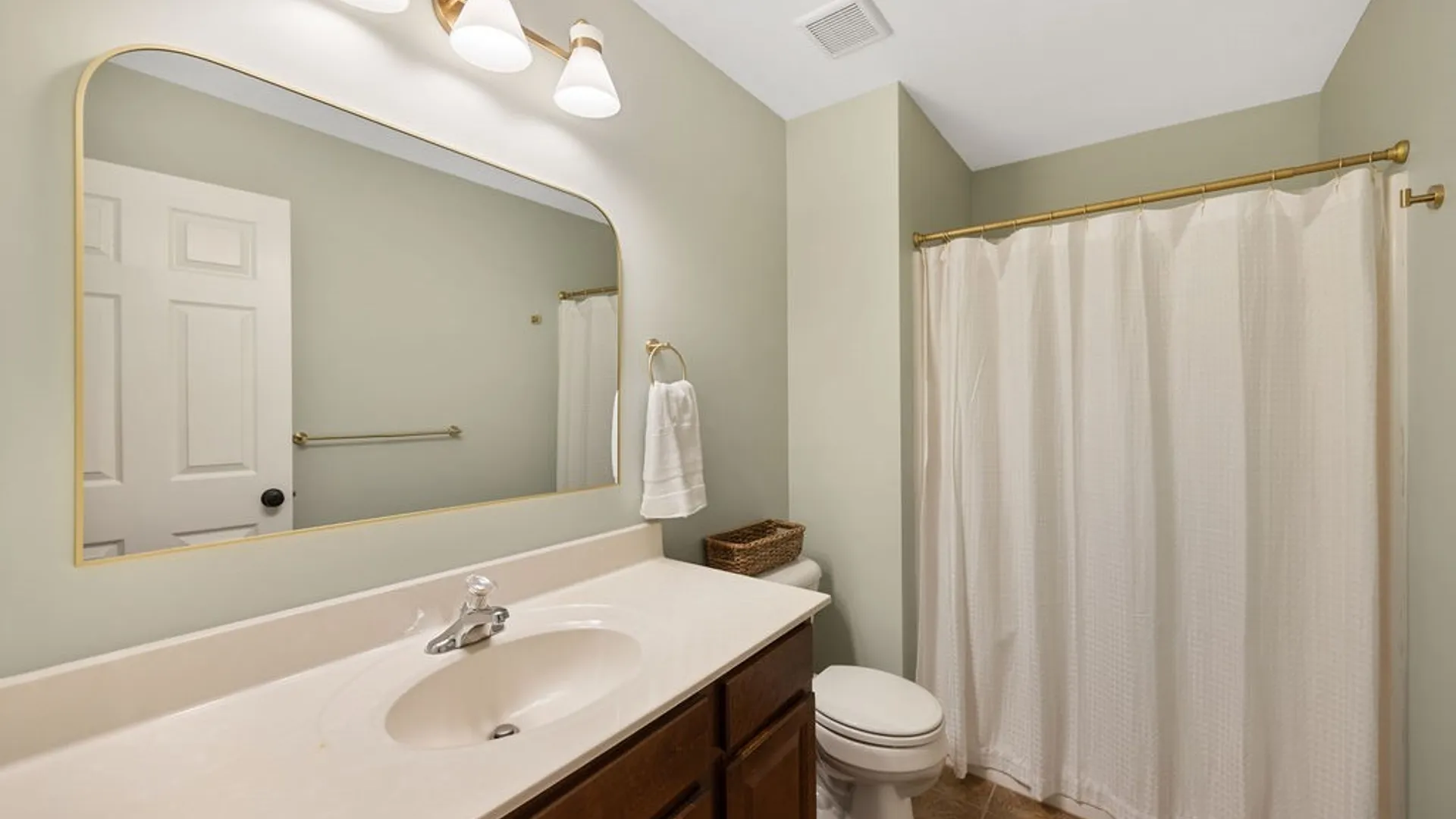 Property at 158 Slindes Woods Circle, Cicero, NY 13212 21