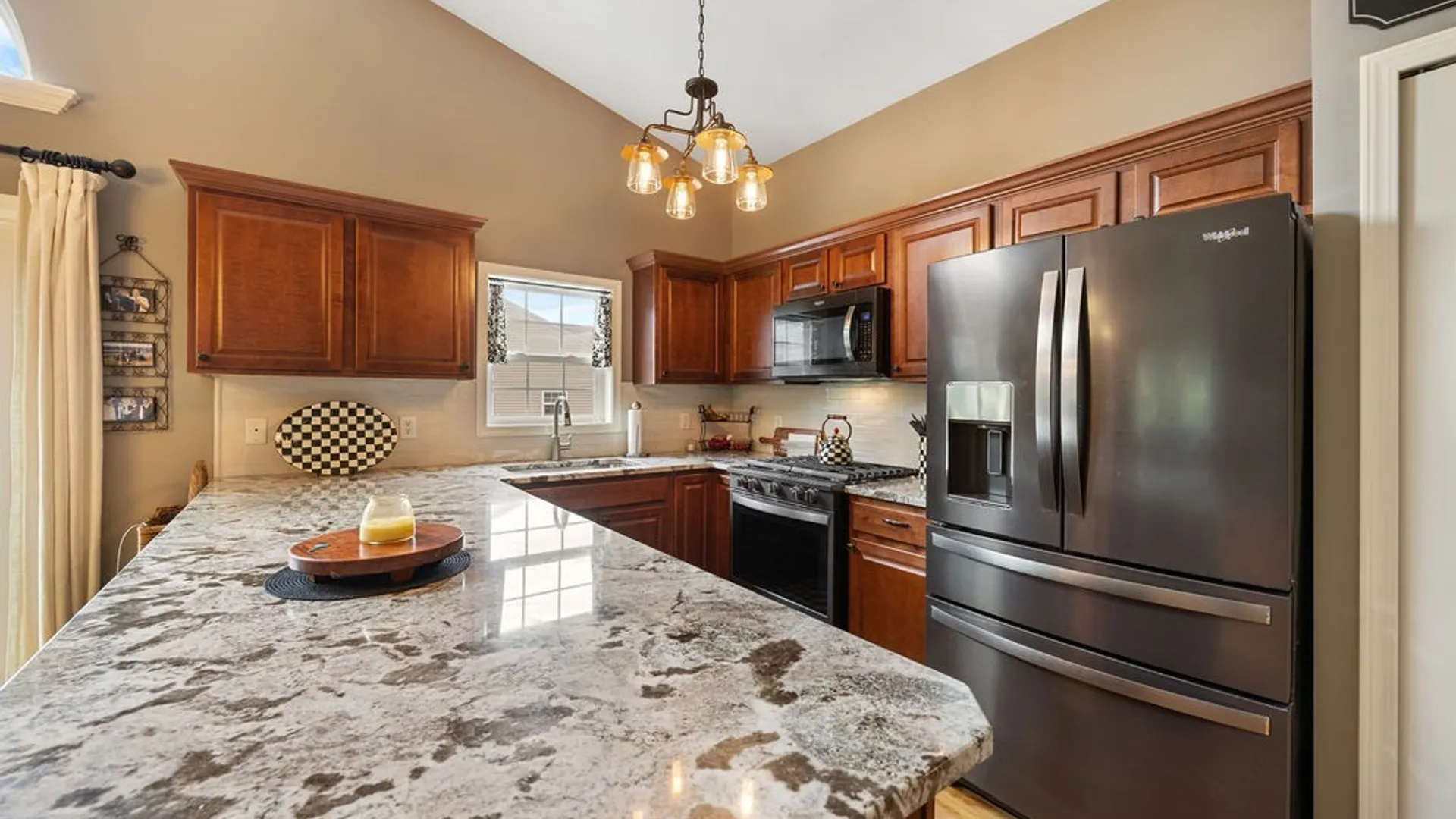 Property at 158 Slindes Woods Circle, Cicero, NY 13212 3