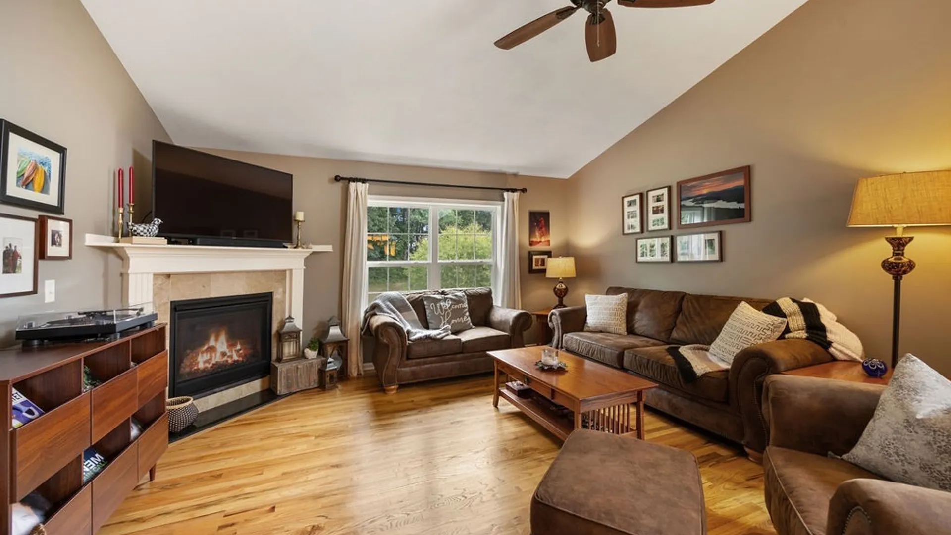 Property at 158 Slindes Woods Circle, Cicero, NY 13212 4