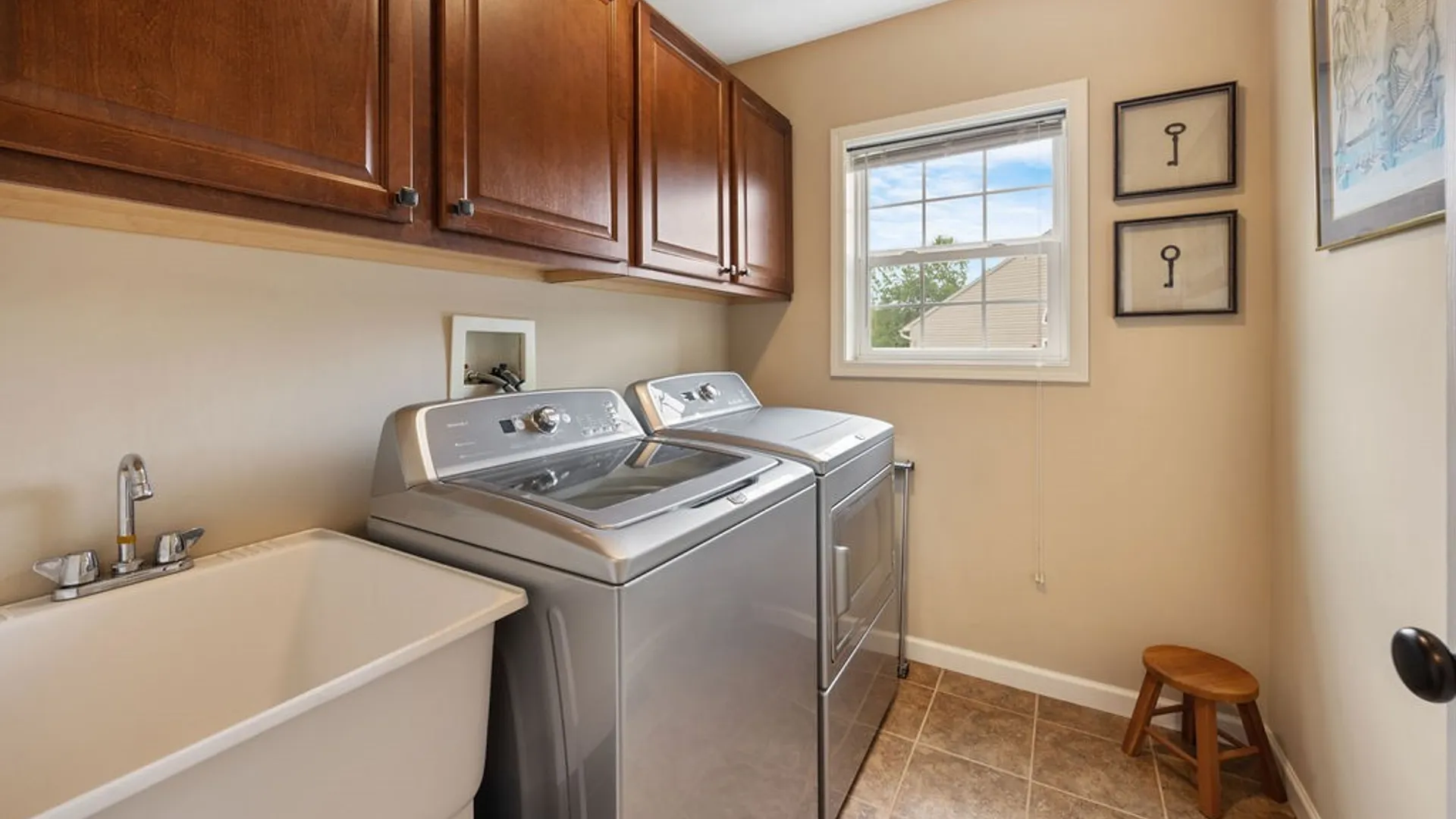 Property at 158 Slindes Woods Circle, Cicero, NY 13212 8