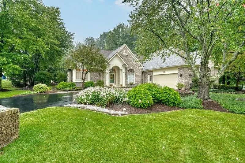 Property at 10 Cathedral Oaks, Perinton, NY 14450