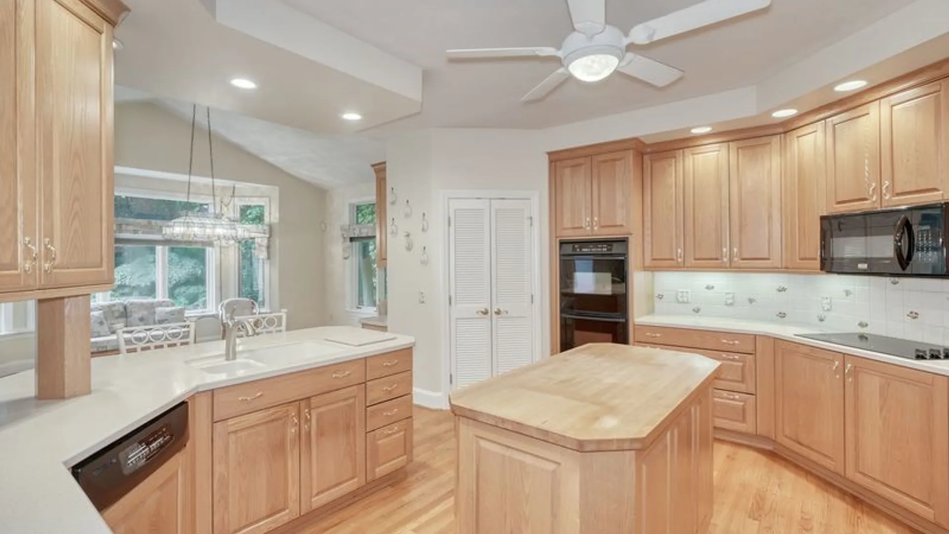 Property at 10 Cathedral Oaks, Perinton, NY 14450 10