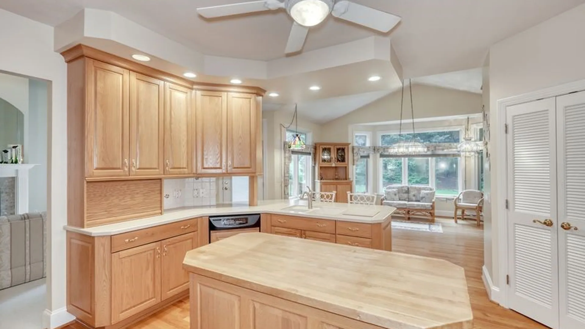 Property at 10 Cathedral Oaks, Perinton, NY 14450 11