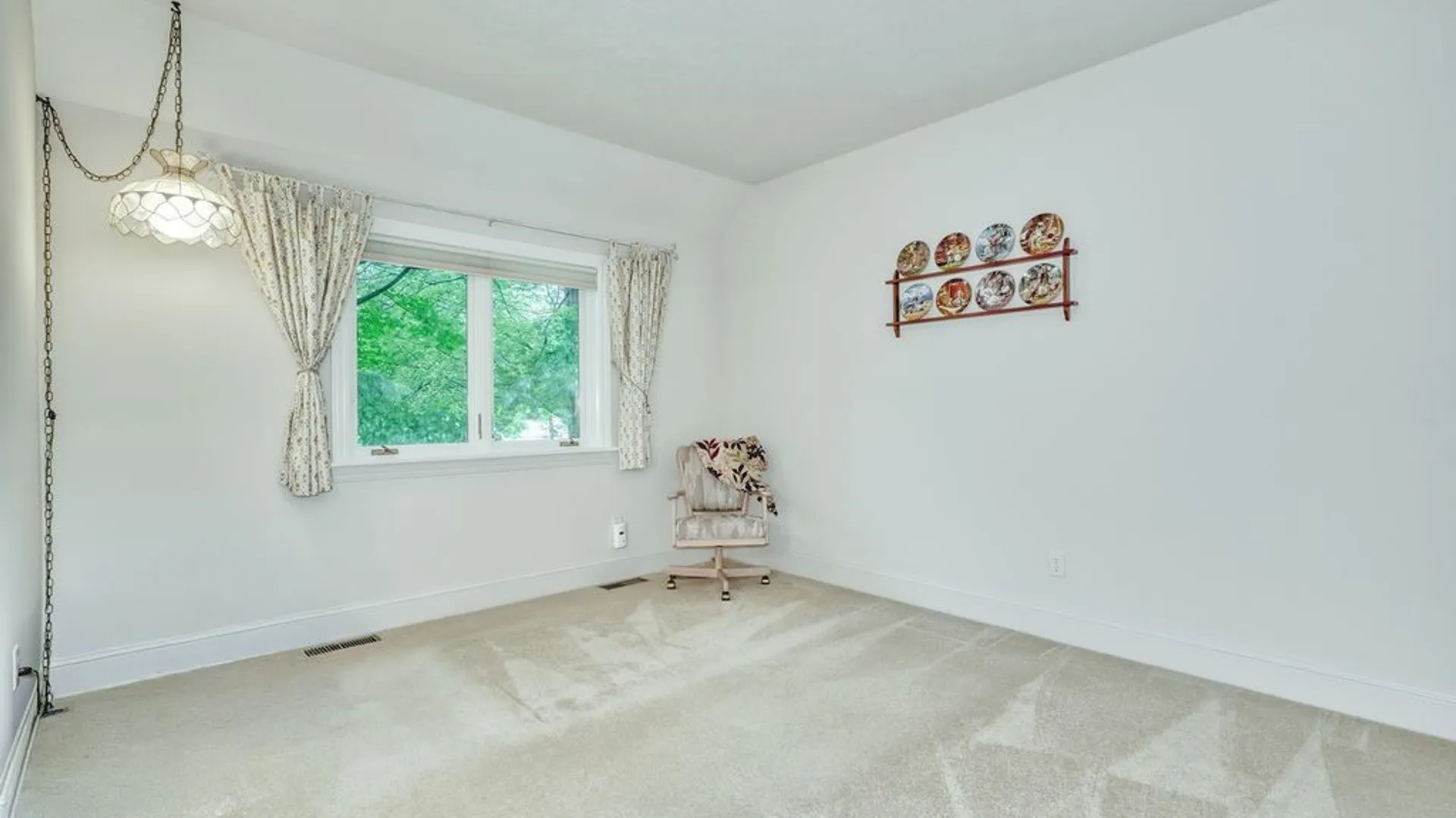 Property at 10 Cathedral Oaks, Perinton, NY 14450 25