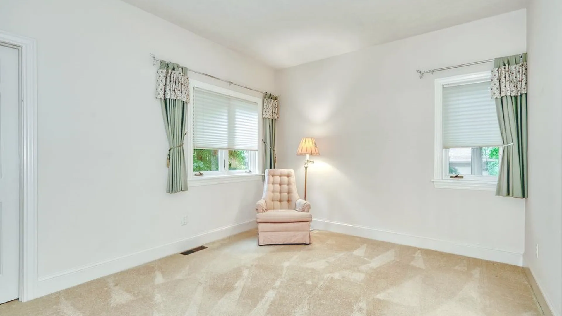 Property at 10 Cathedral Oaks, Perinton, NY 14450 27