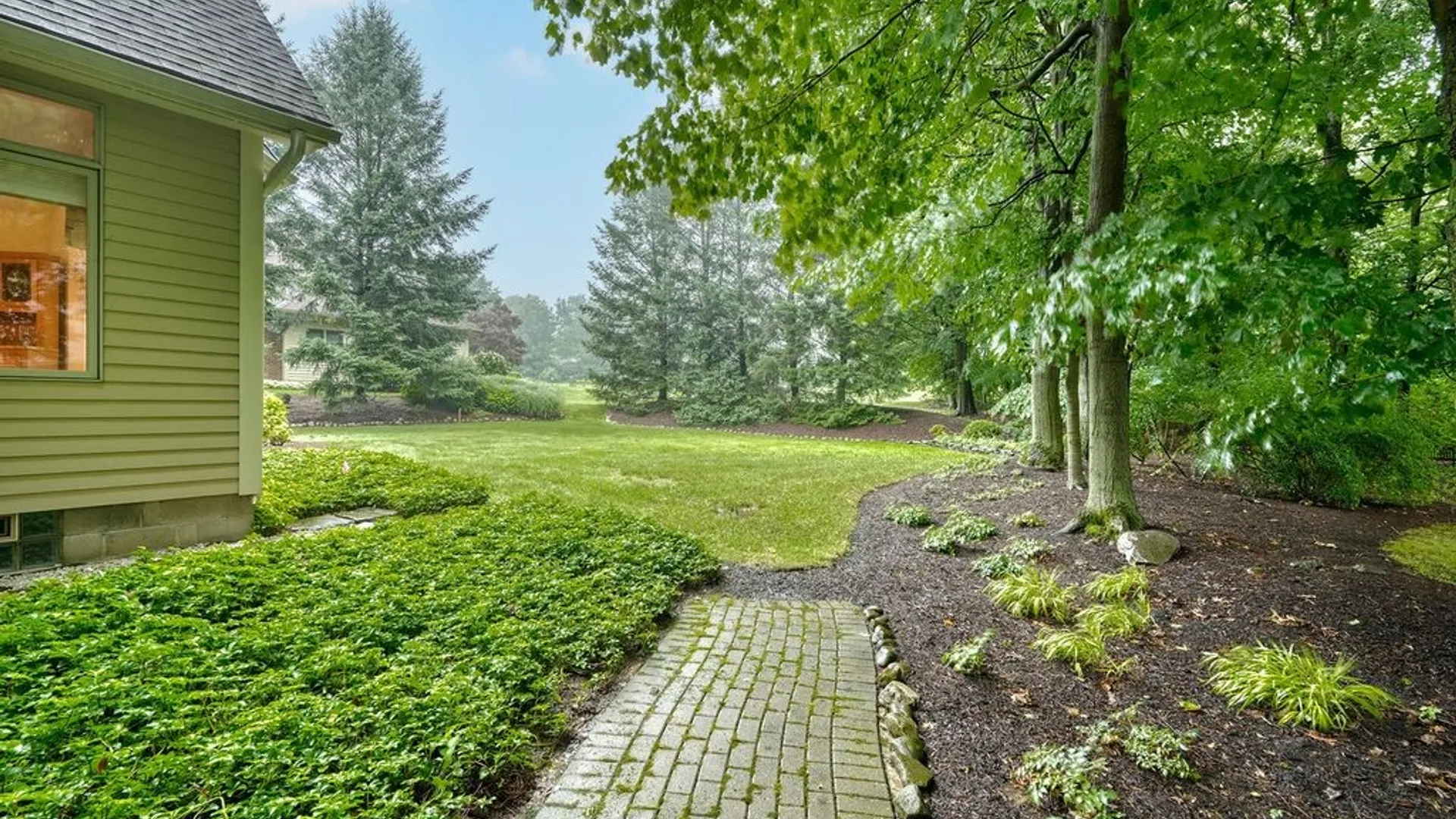 Property at 10 Cathedral Oaks, Perinton, NY 14450 35
