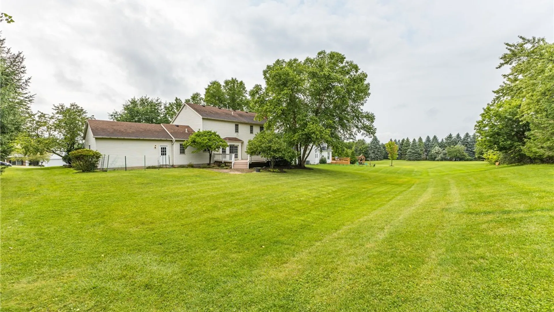 Property at 9 Wild Berry Lane, Pittsford, NY 14534 44
