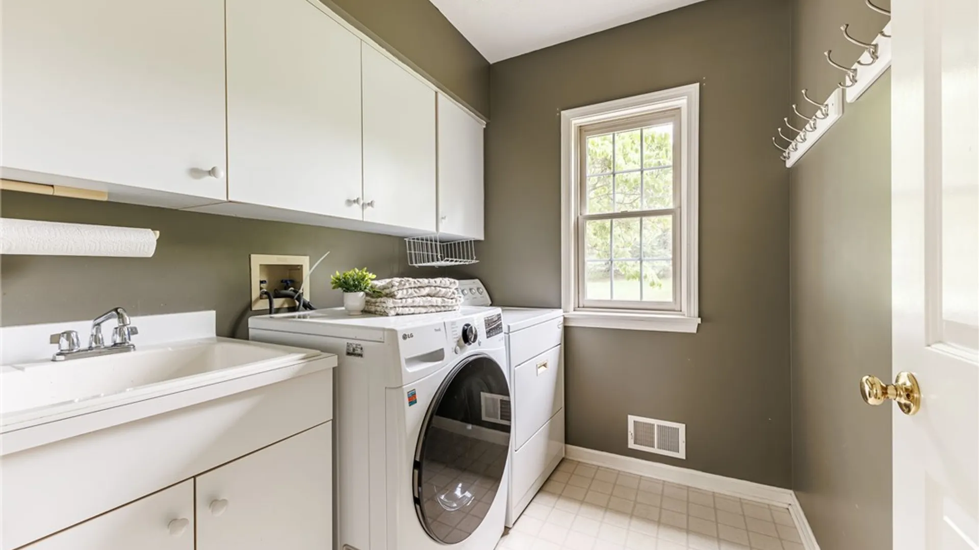 Property at 9 Wild Berry Lane, Pittsford, NY 14534 27