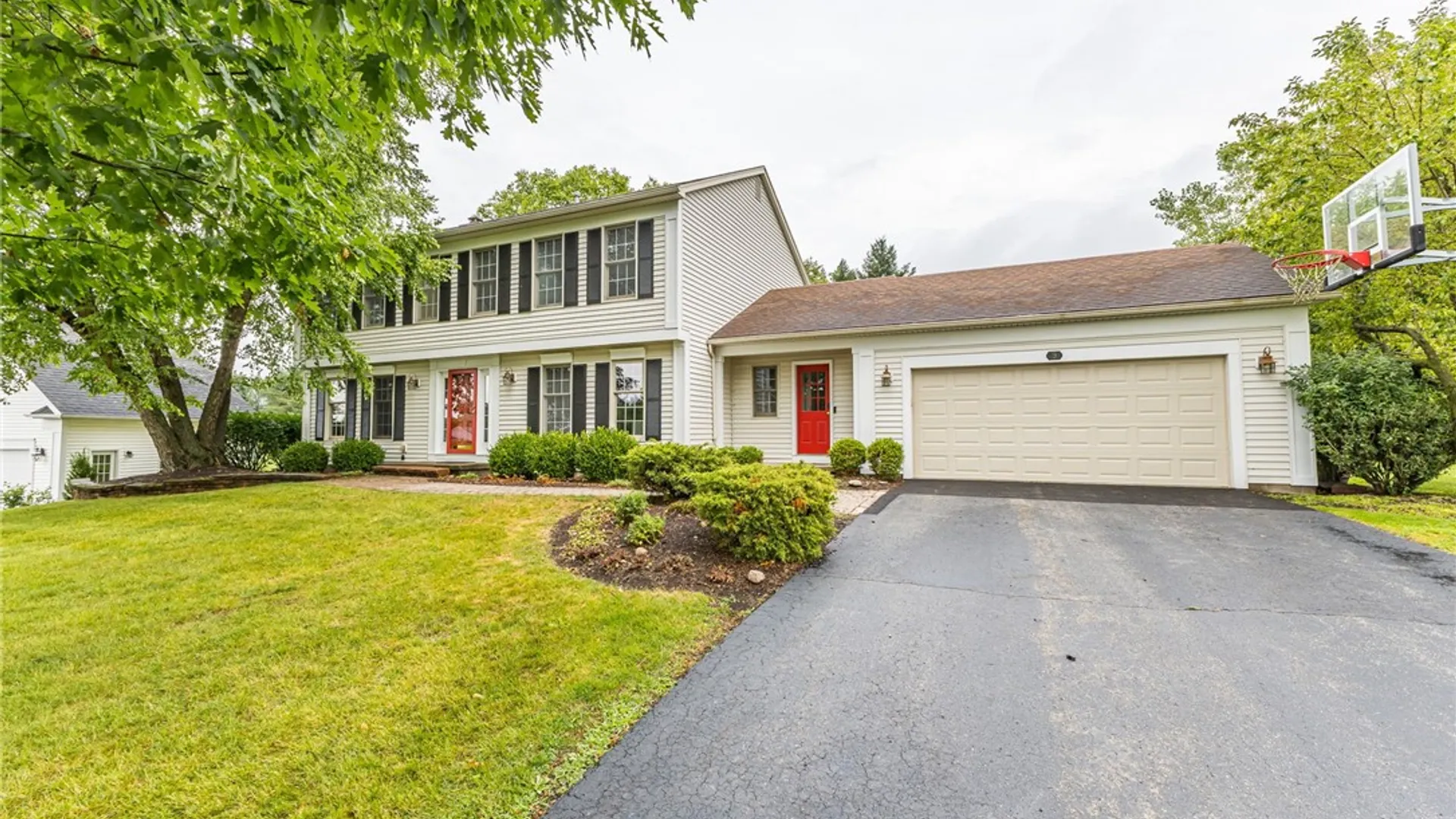 Property at 9 Wild Berry Lane, Pittsford, NY 14534 4