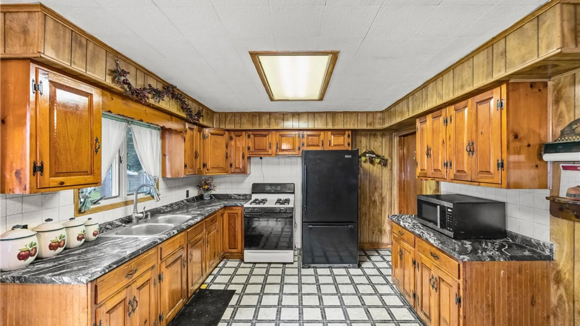 Property at 60 Franklin Street, Lyons, NY 14489 17