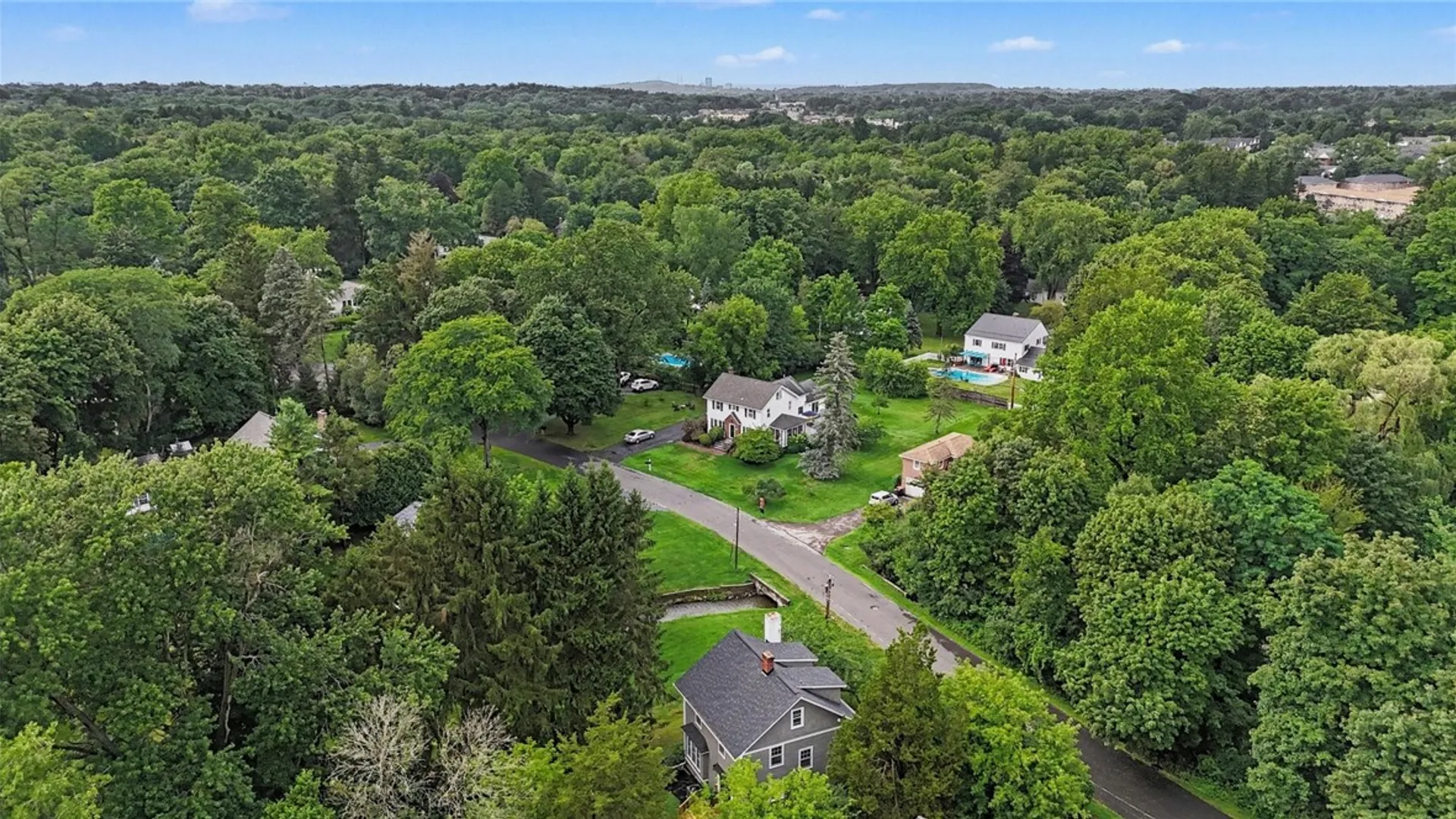 Property at 13 Brook Rd, Pittsford, NY 14534 8