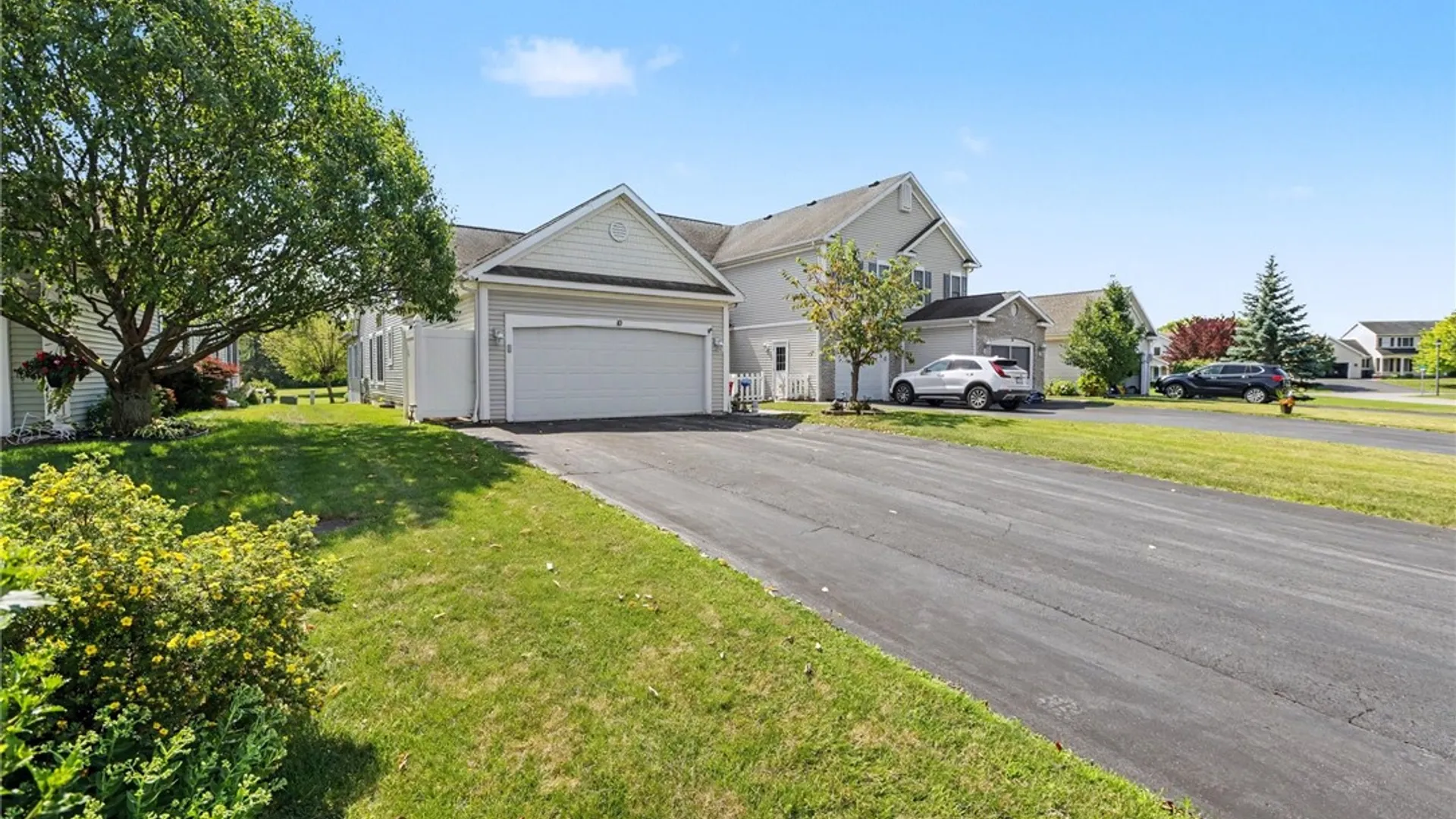 Property at 10 Foxe Commons, Chili, NY 14624 3