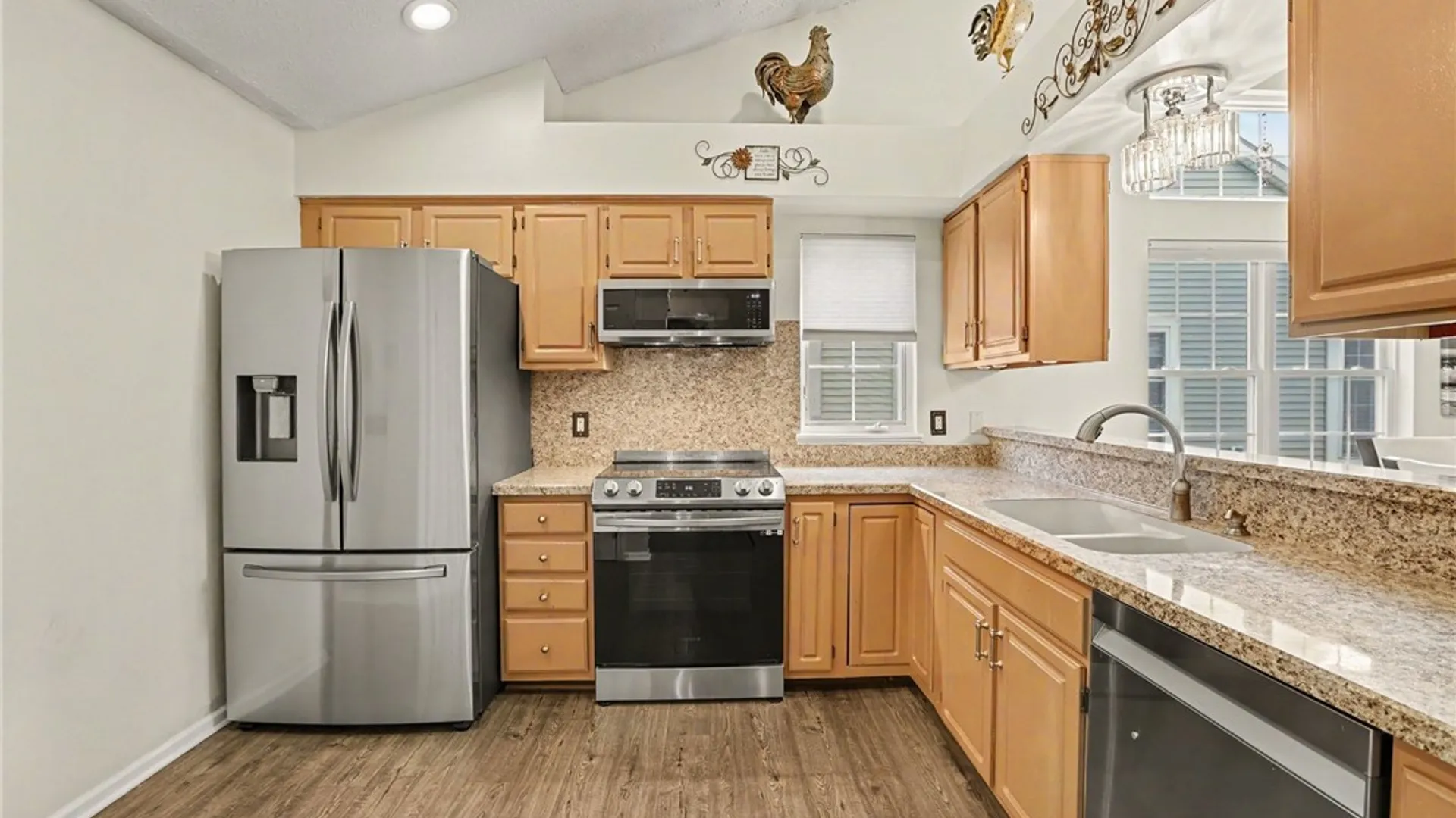 Property at 10 Foxe Commons, Chili, NY 14624 11