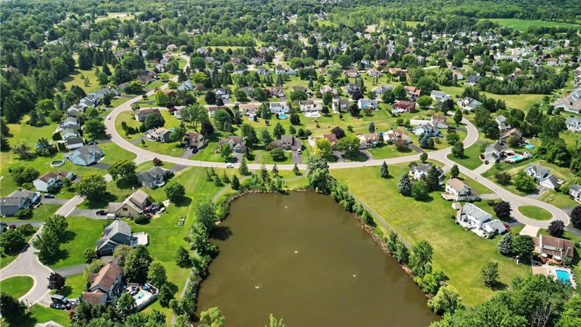 Property at 10 Foxe Commons, Chili, NY 14624 31