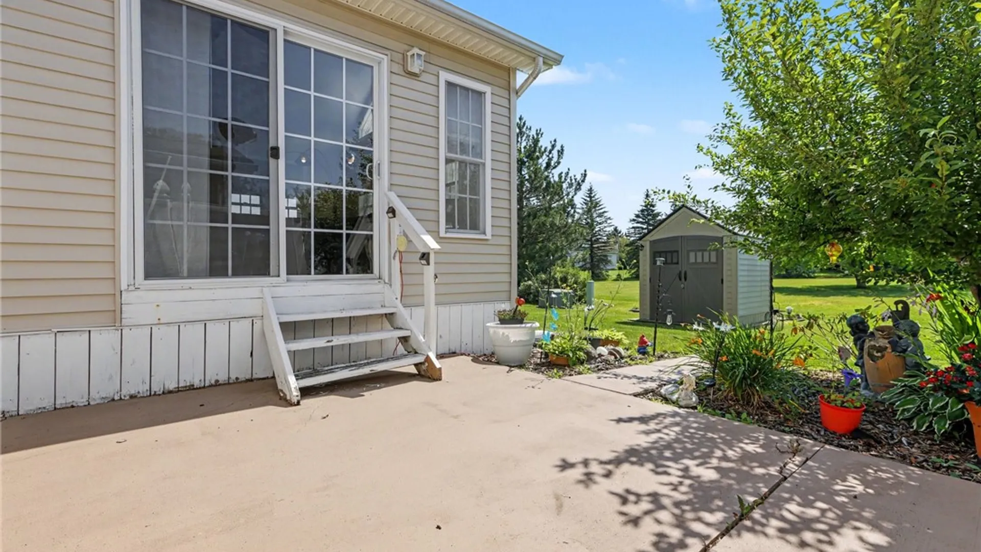 Property at 10 Foxe Commons, Chili, NY 14624 25