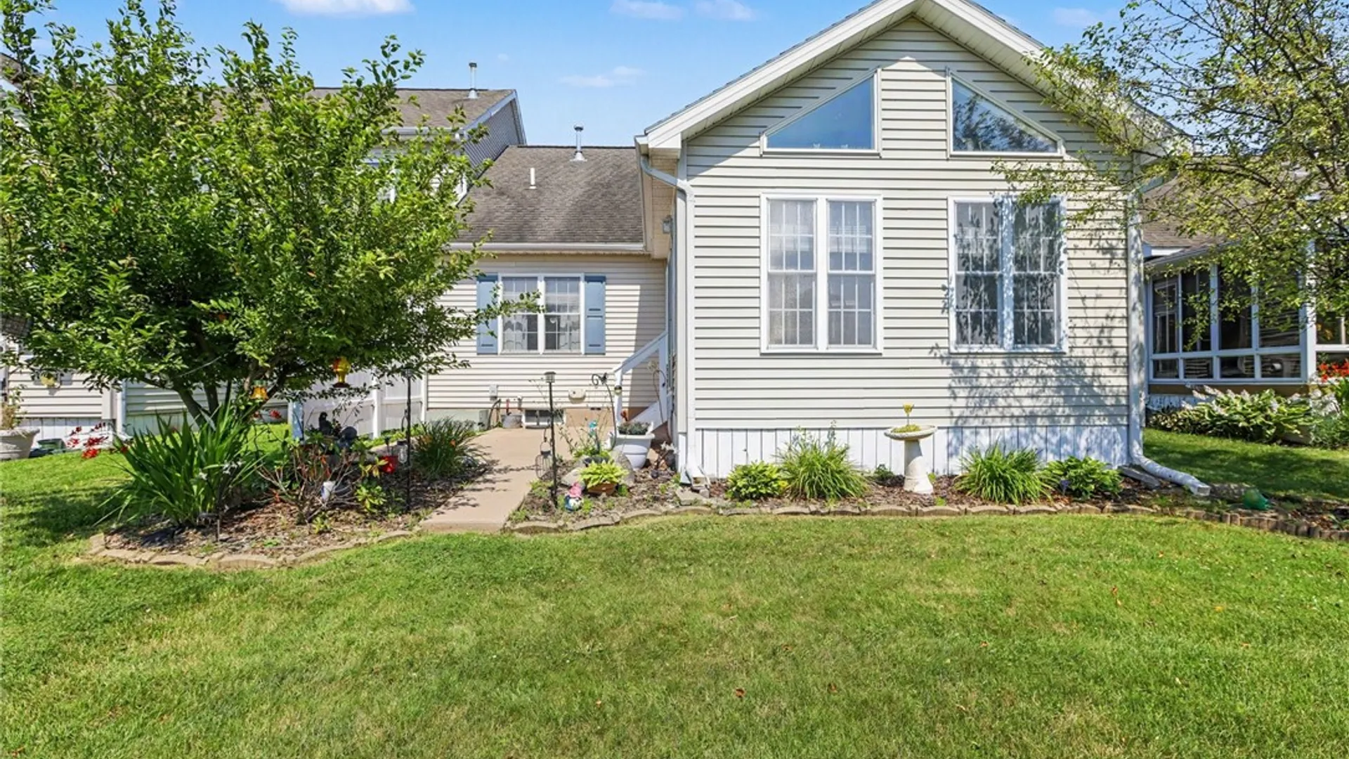 Property at 10 Foxe Commons, Chili, NY 14624 26