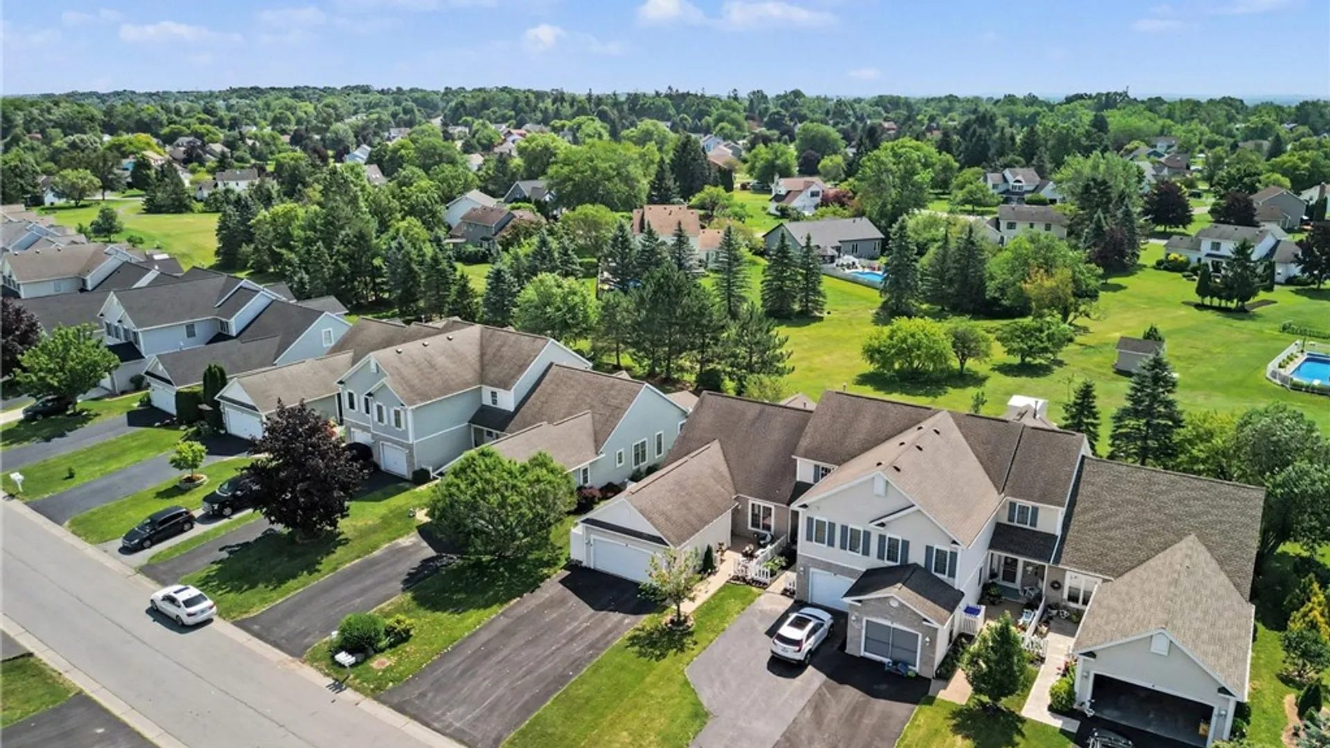 Property at 10 Foxe Commons, Chili, NY 14624 27