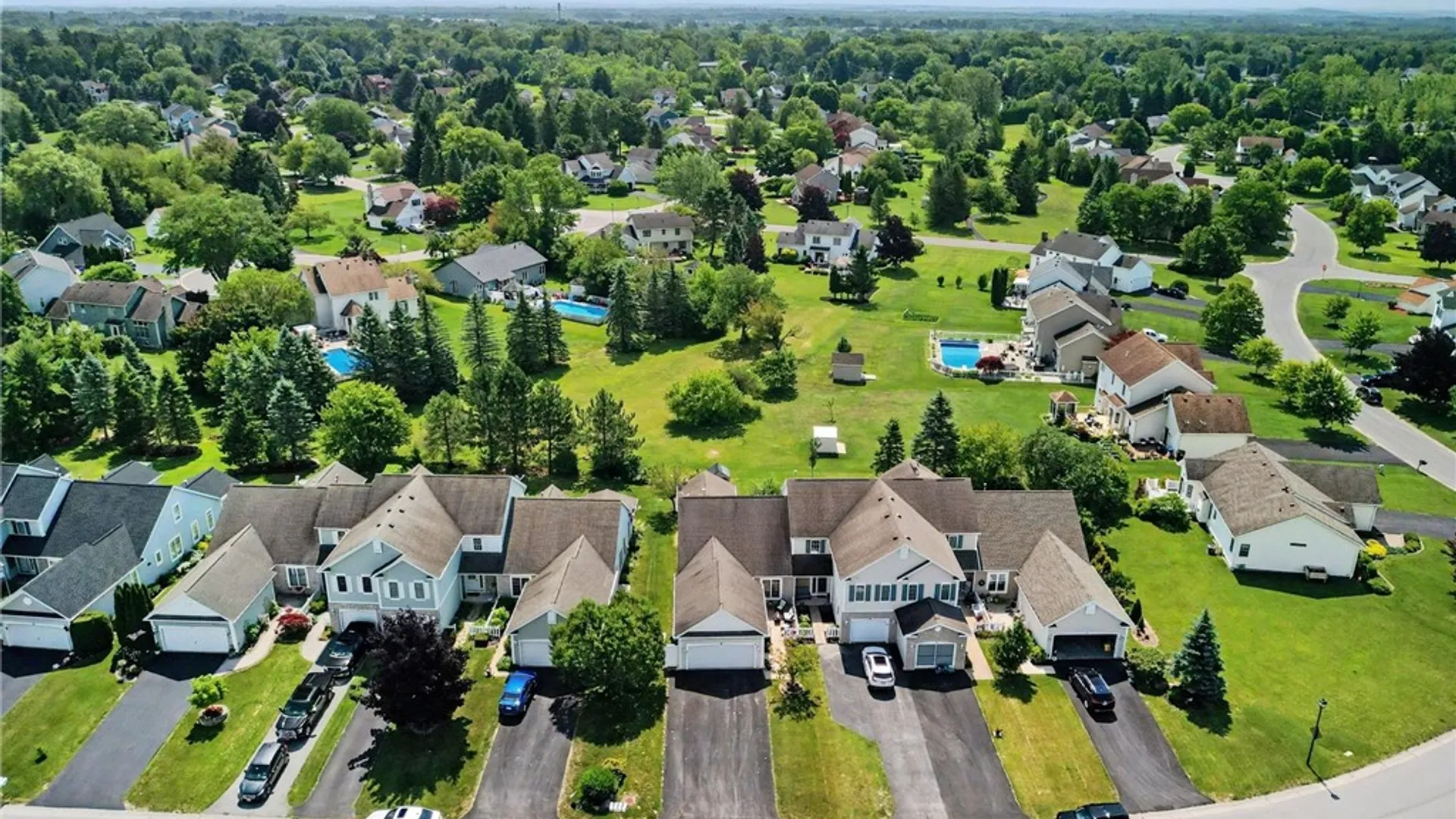 Property at 10 Foxe Commons, Chili, NY 14624 28