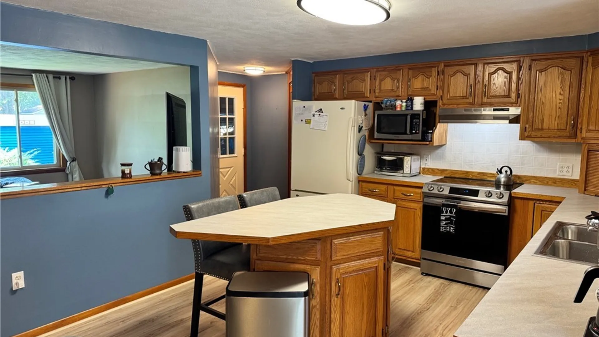 Property at 8542 Belnor Drive, Cicero, NY 13039 4